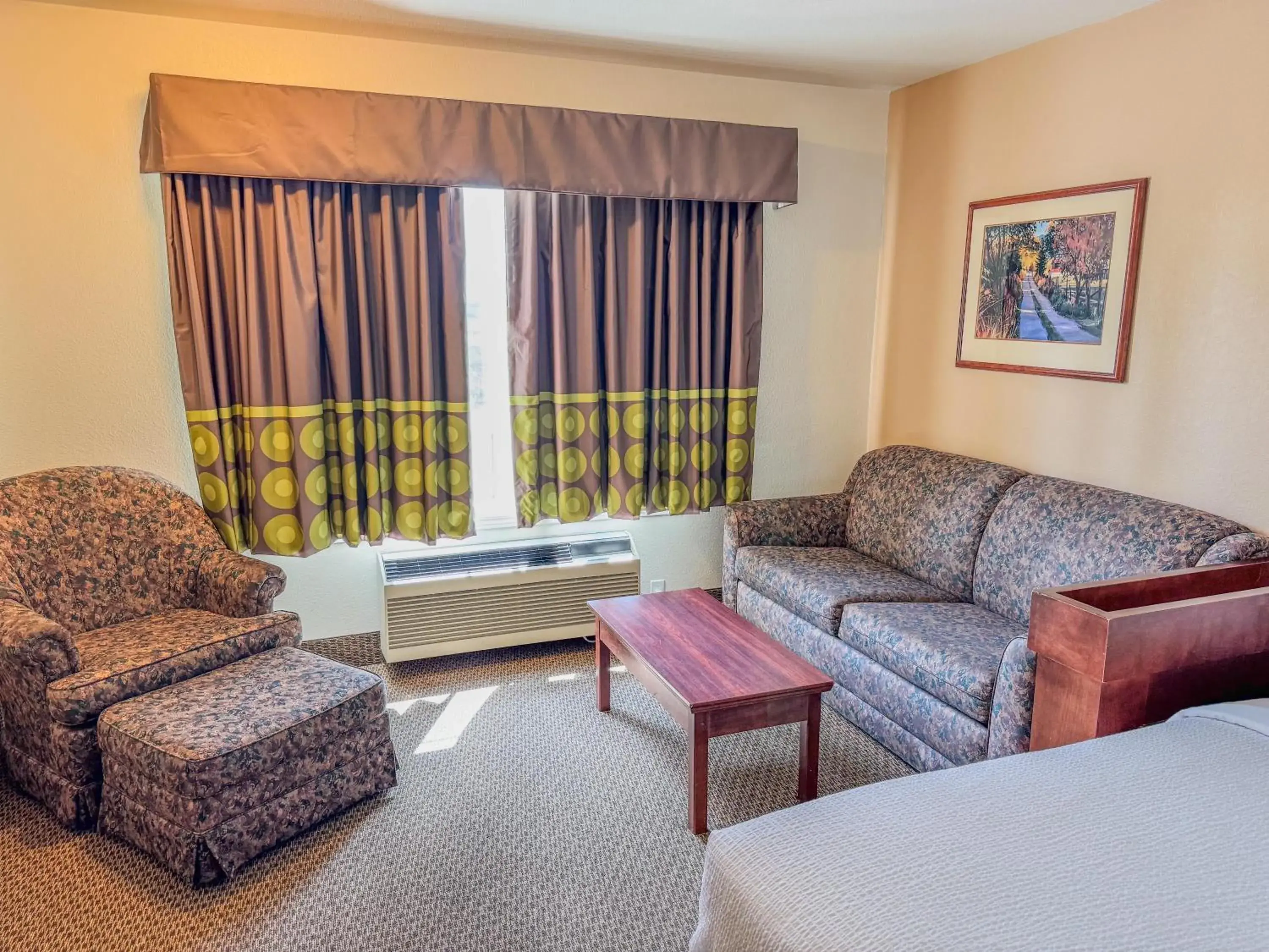 Living room in Super 8 by Wyndham High River AB Living room in Super 8 by Wyndham High River AB