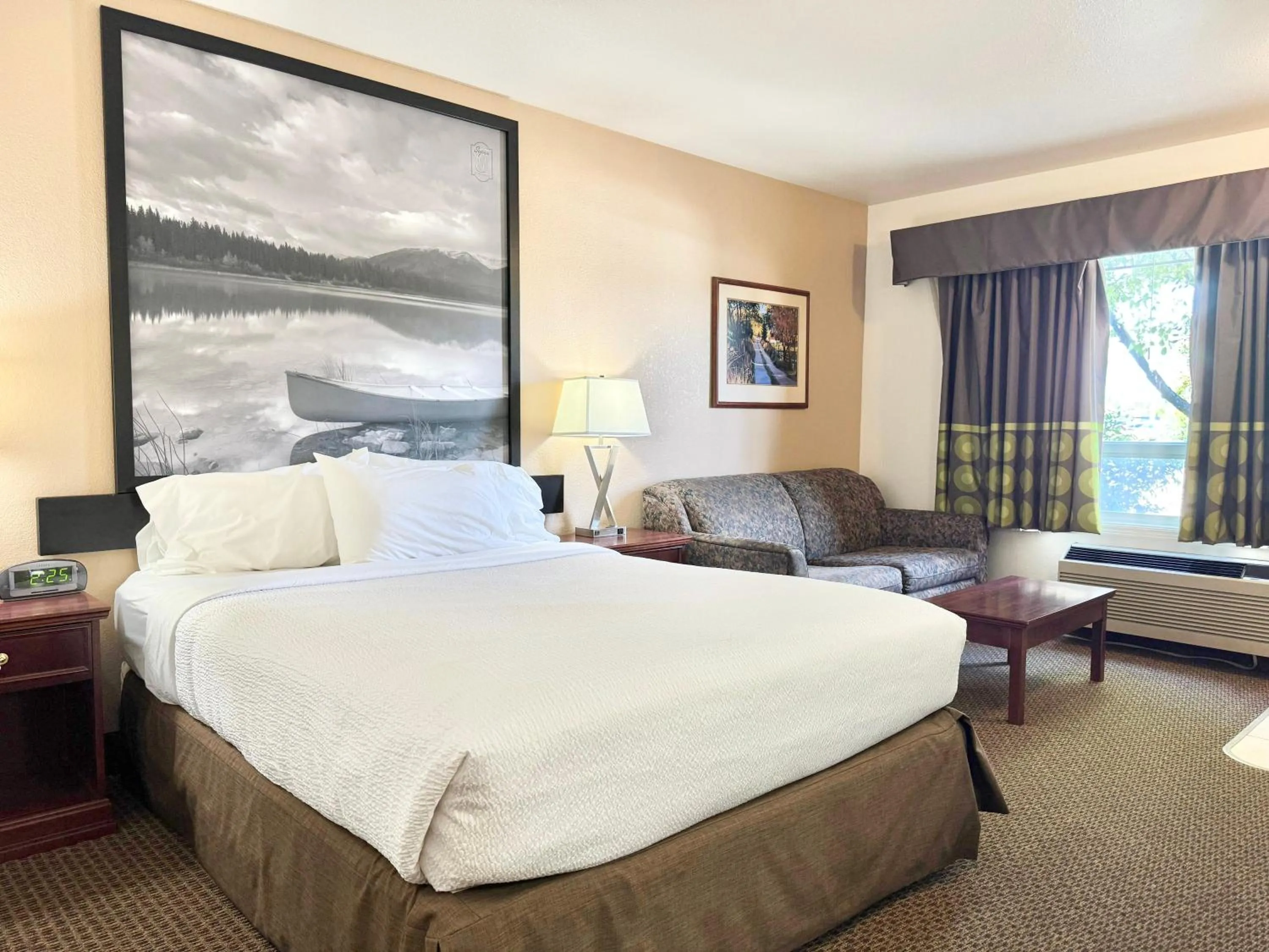 Bed in Super 8 by Wyndham High River AB