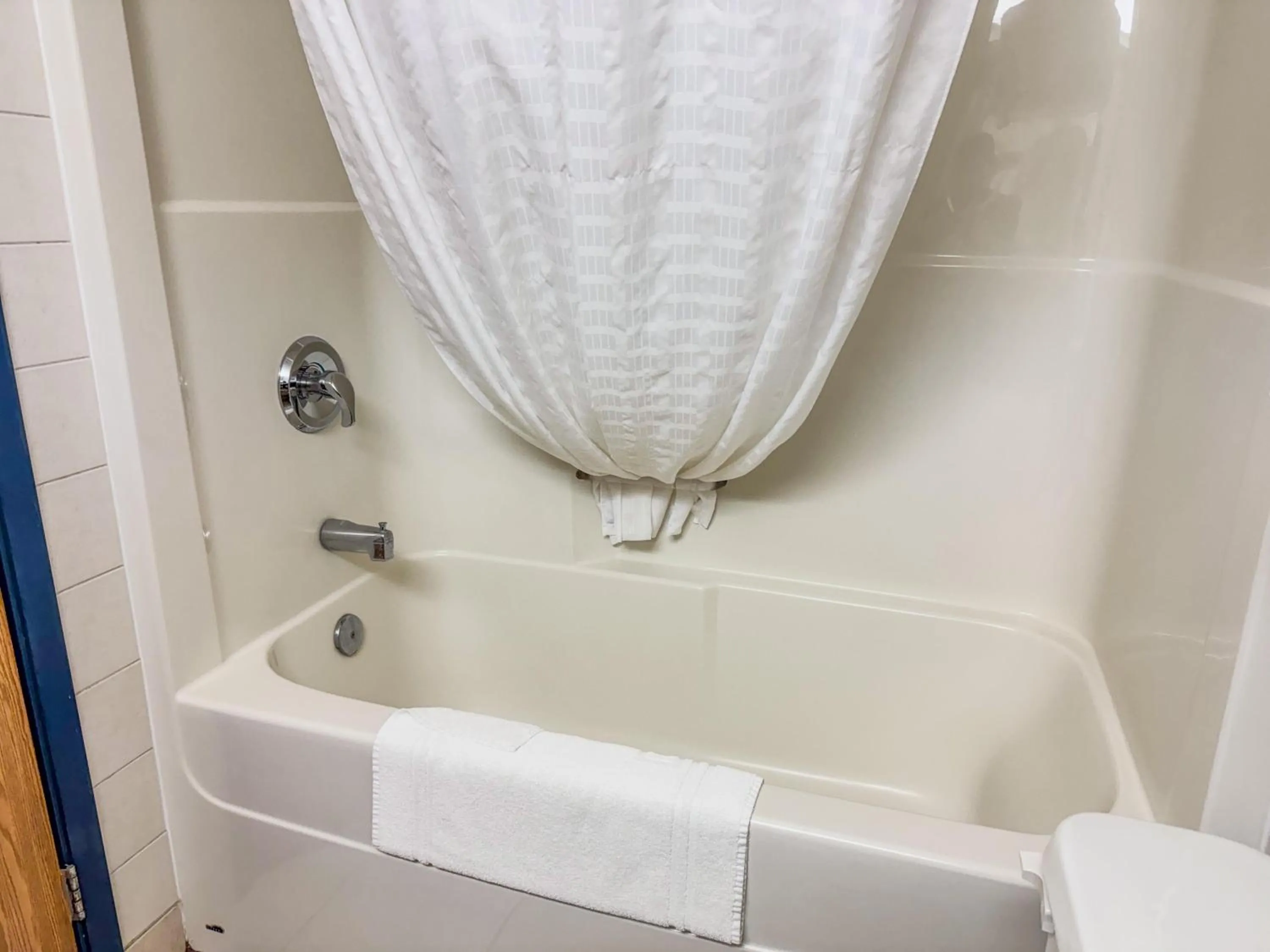 Shower in Super 8 by Wyndham High River AB