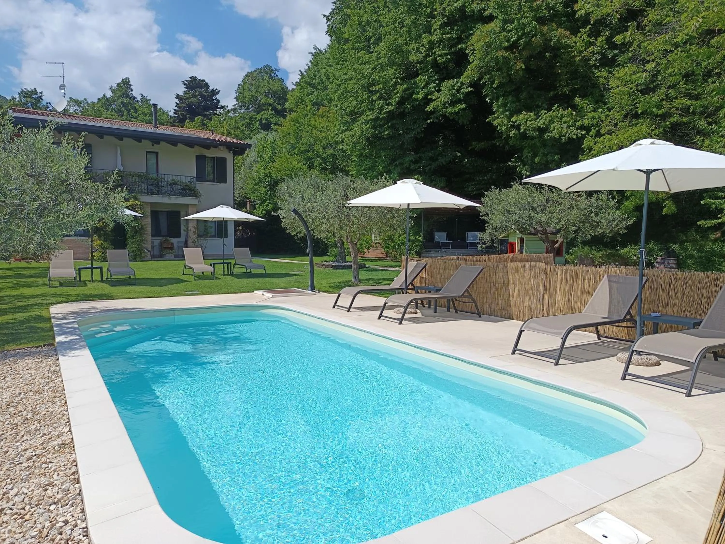 Swimming pool in B&B Al Sentiero