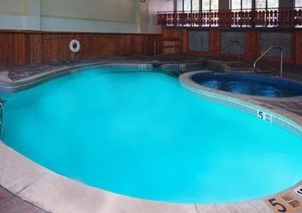 Pool view in Carriage House Motor Inn