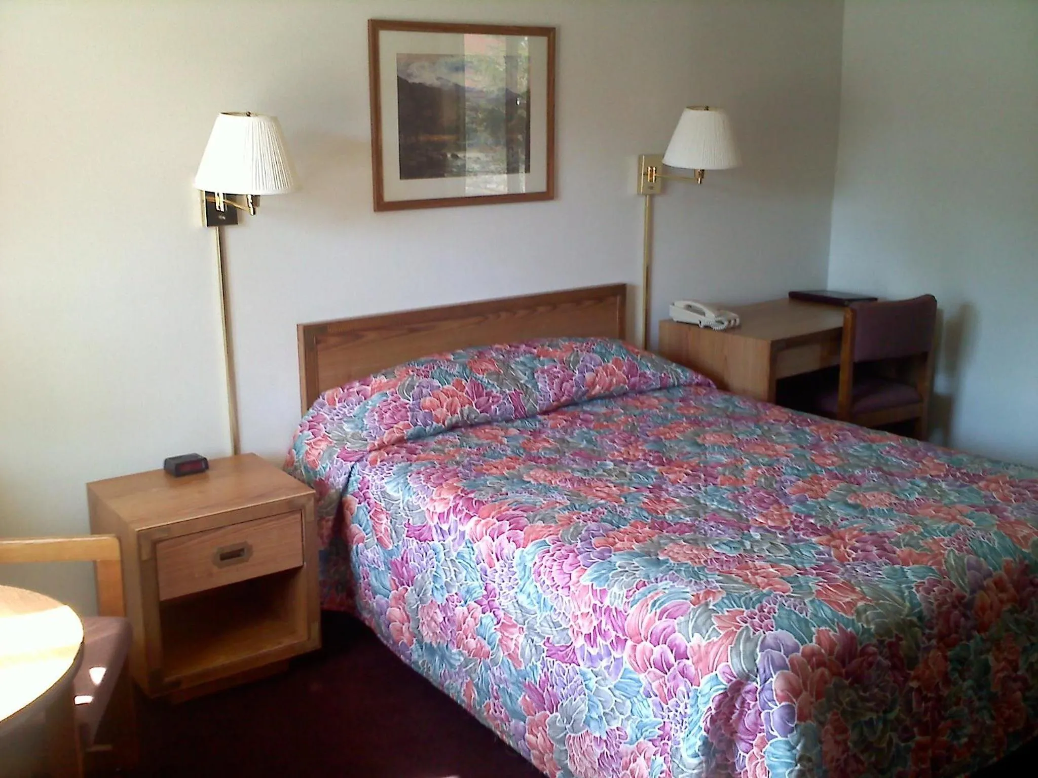 Bed in Carriage House Motor Inn