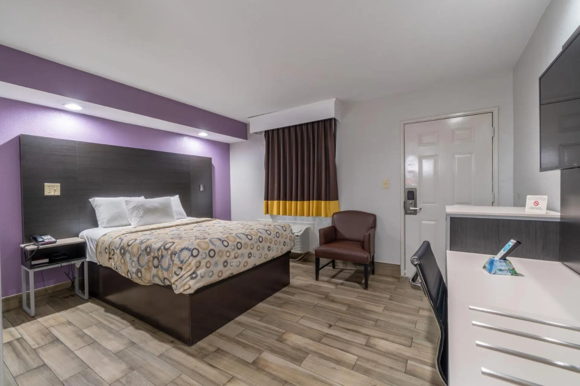 Bed in Holiday Terrace Motel