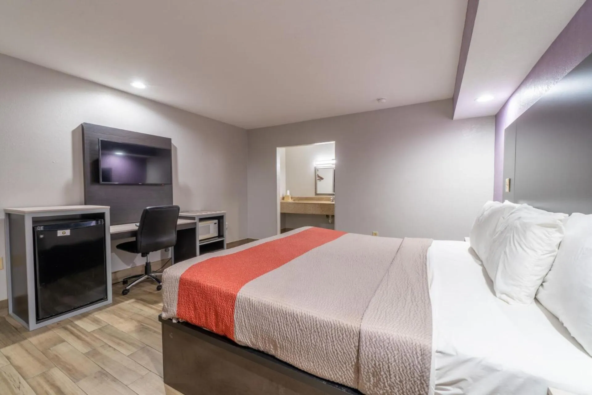 Bed in Holiday Terrace Motel