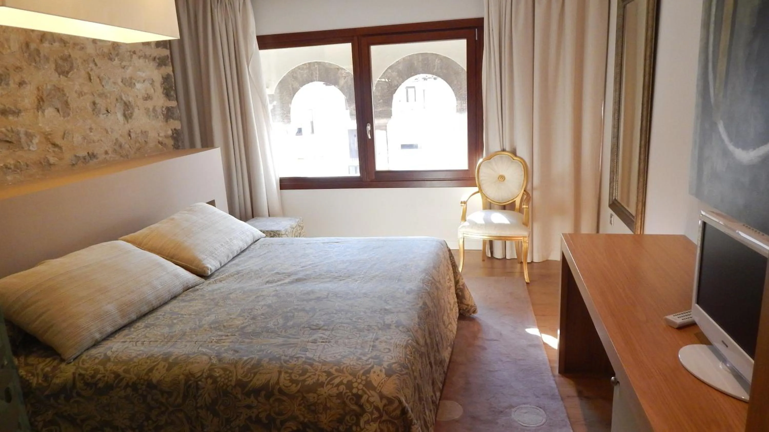 Bed in Hotel Palau dels Osset