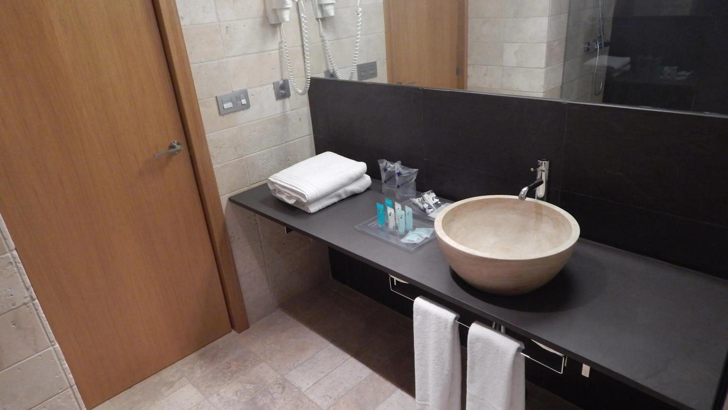 Toilet in Hotel Palau dels Osset