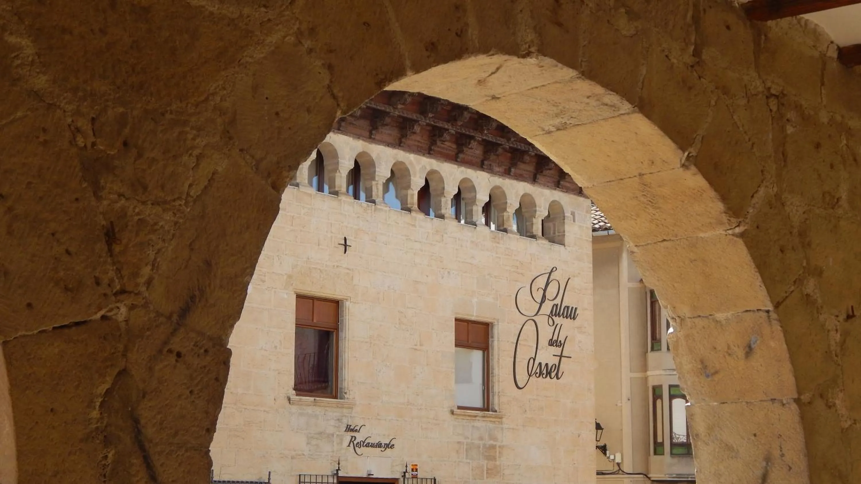 Facade/entrance in Hotel Palau dels Osset