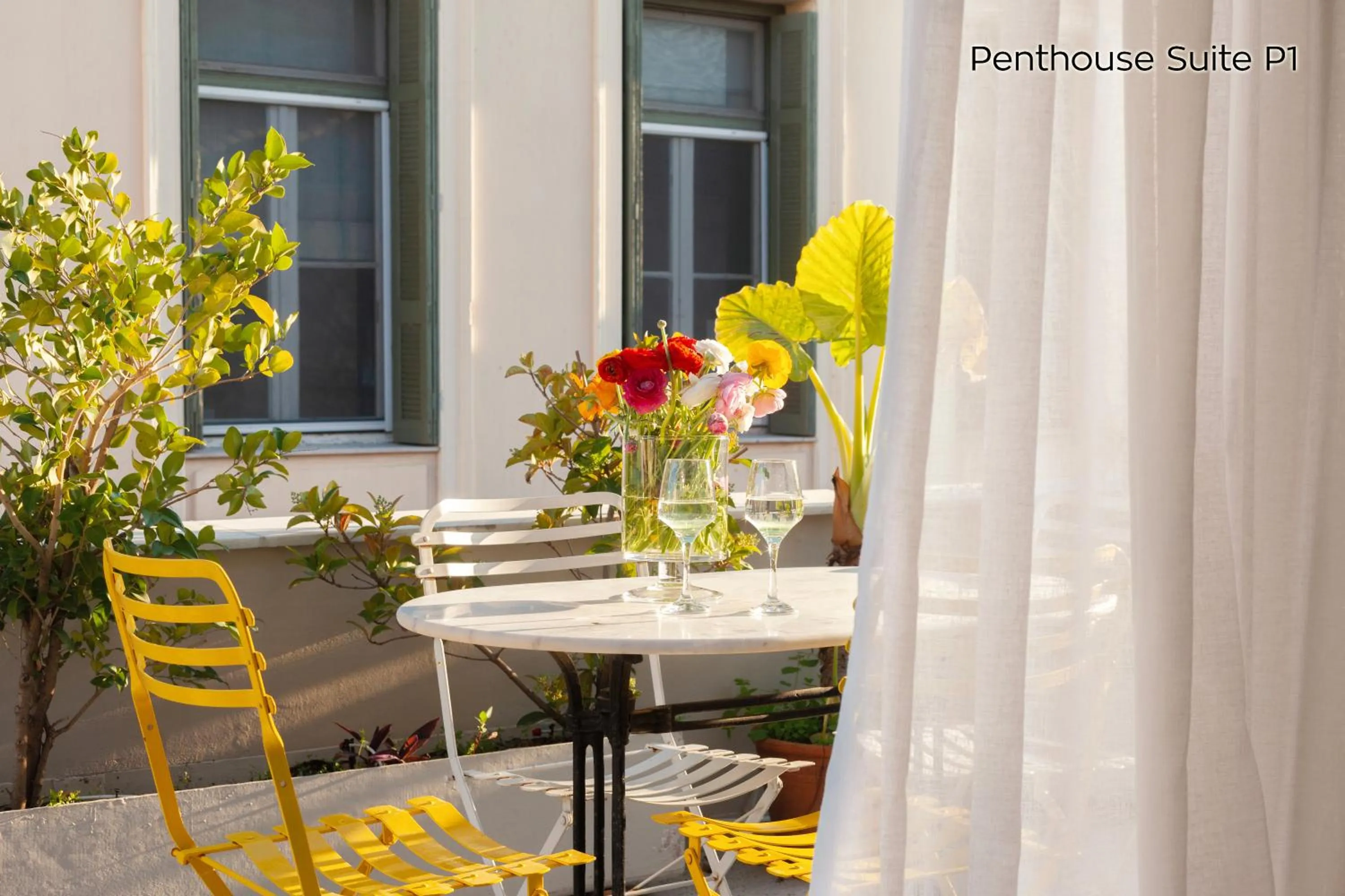 Day in The Marble Suites, PLAKA