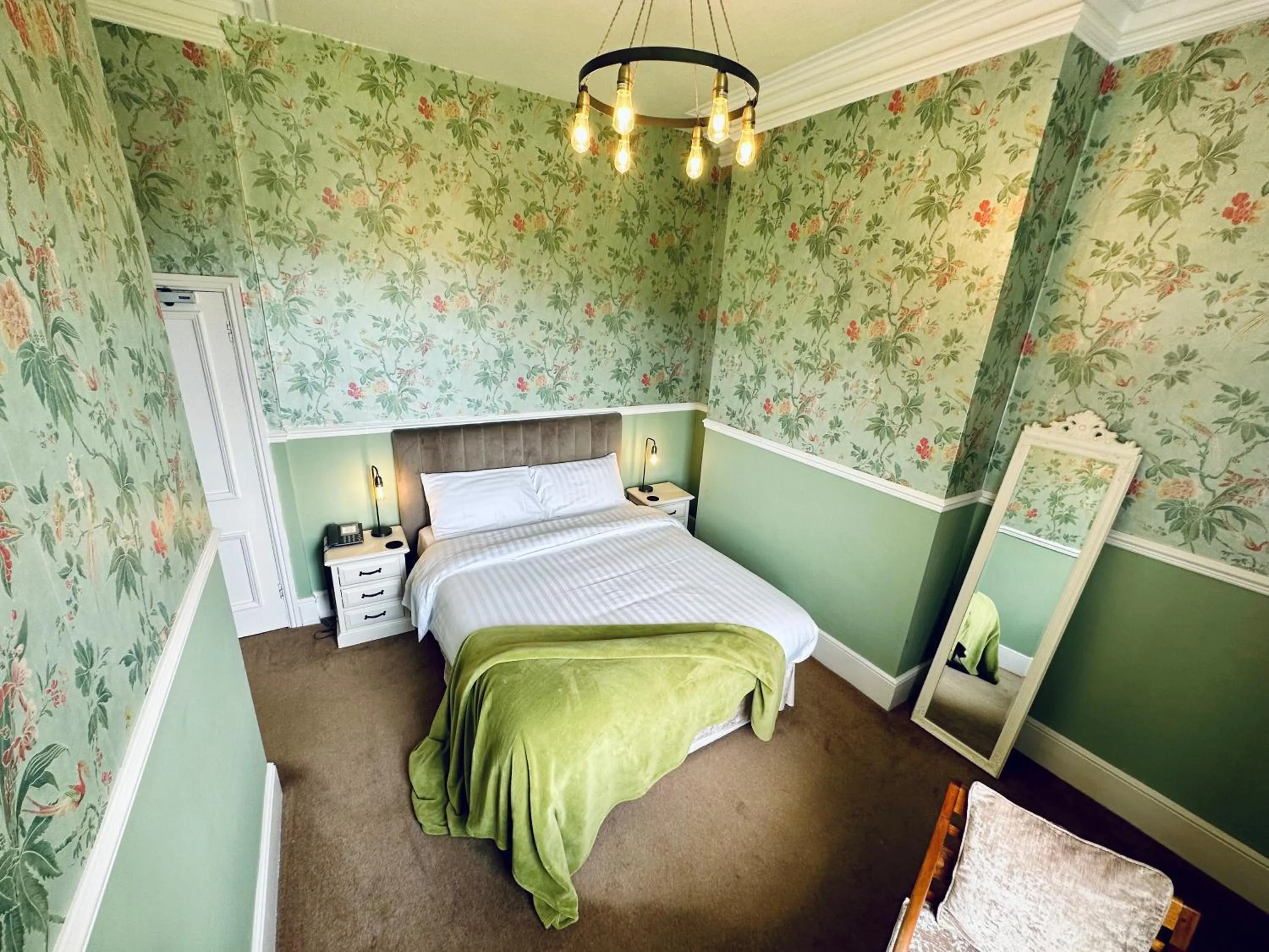 Bedroom, Bed in The Upper House