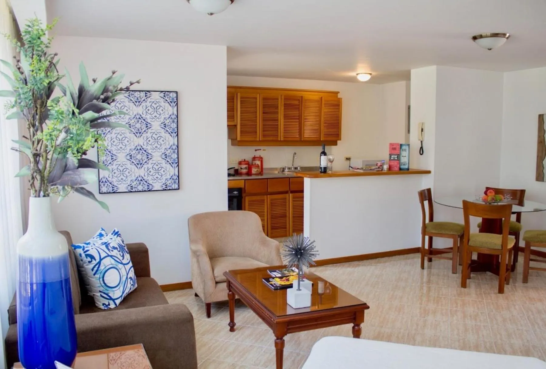 Living room in Portal del Rodeo ApartaHotel - Arkadia Mall