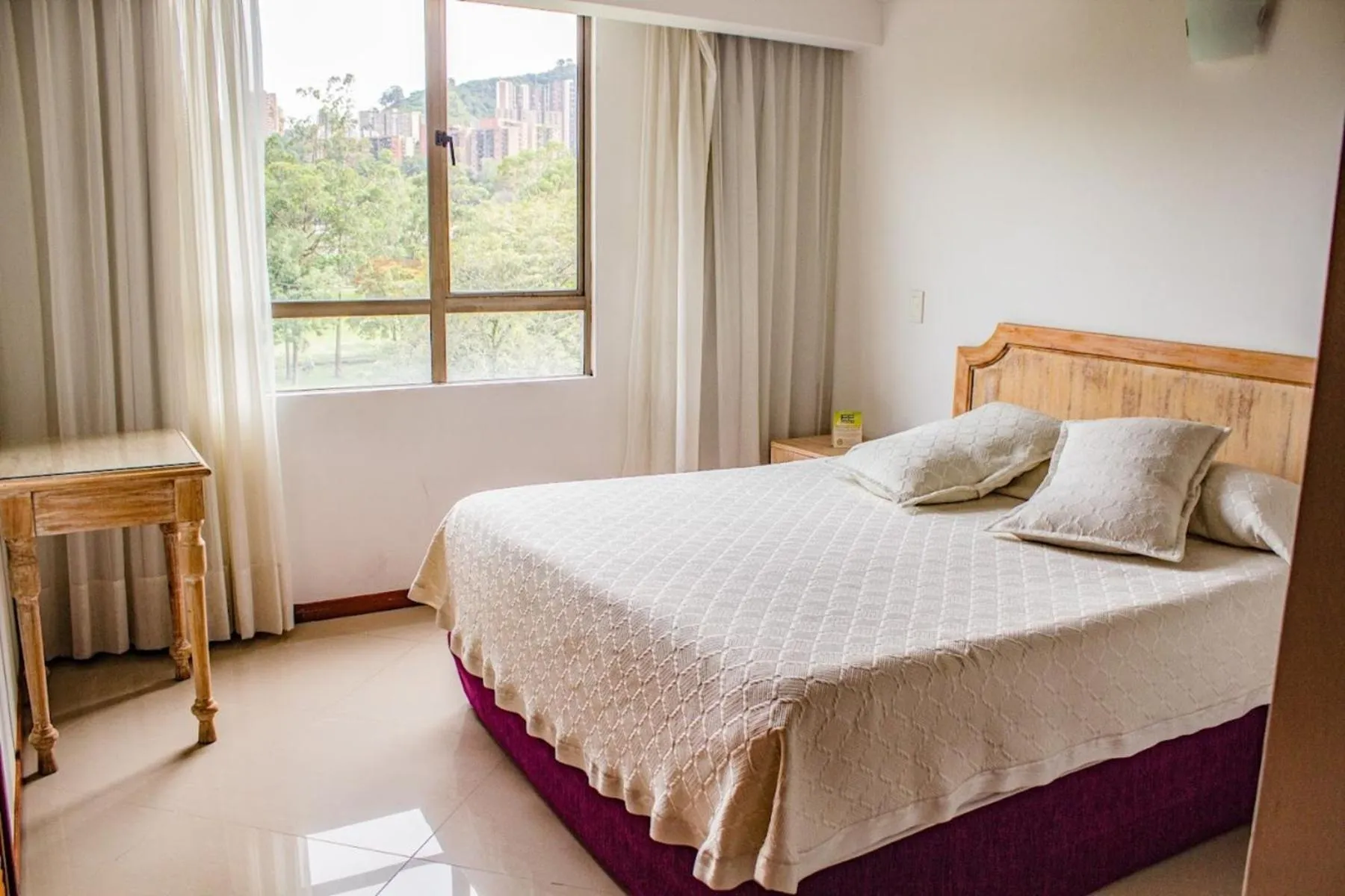 Bed in Portal del Rodeo ApartaHotel - Arkadia Mall