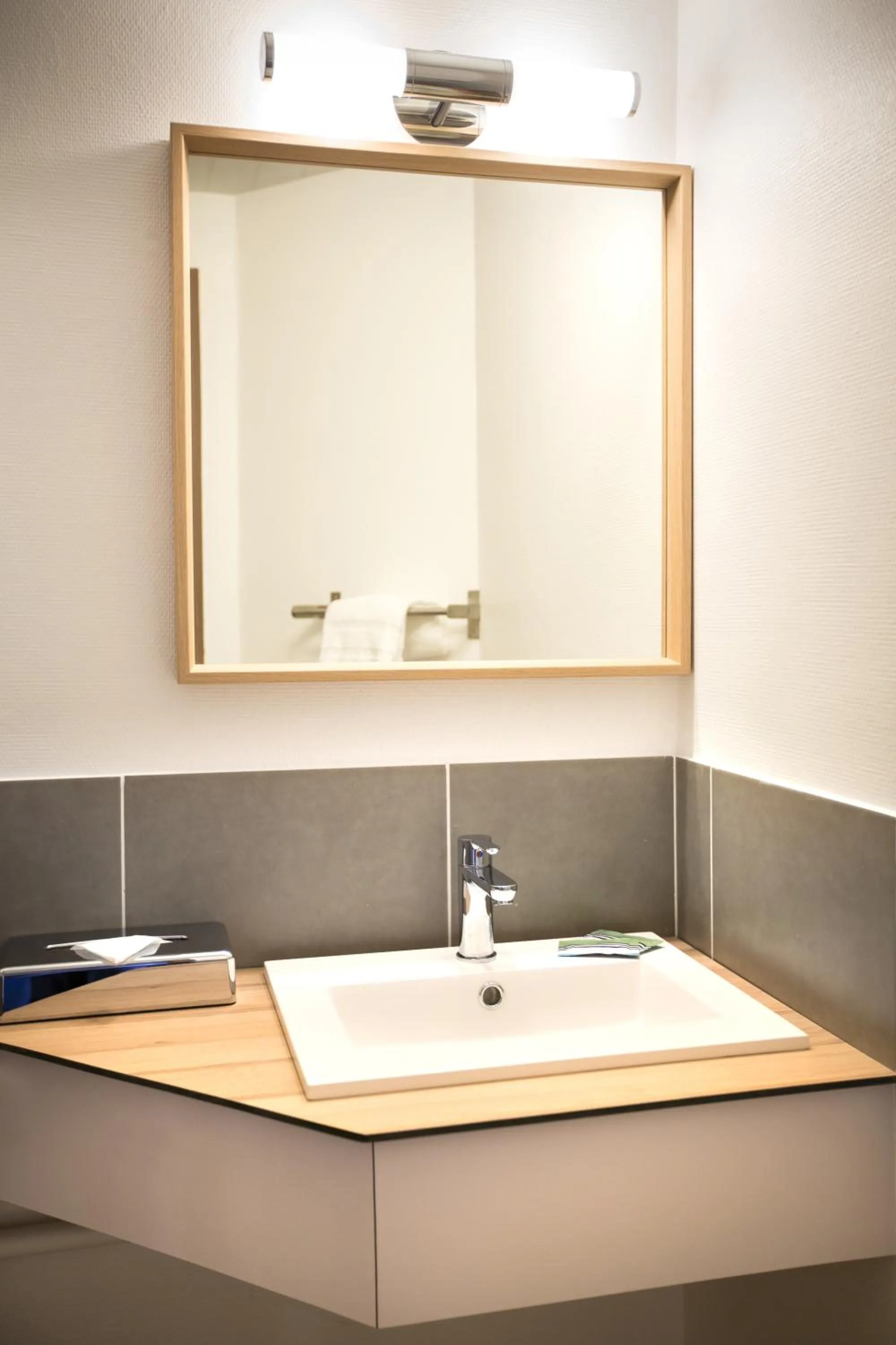 Bathroom in Carré Pau Airport Hôtel