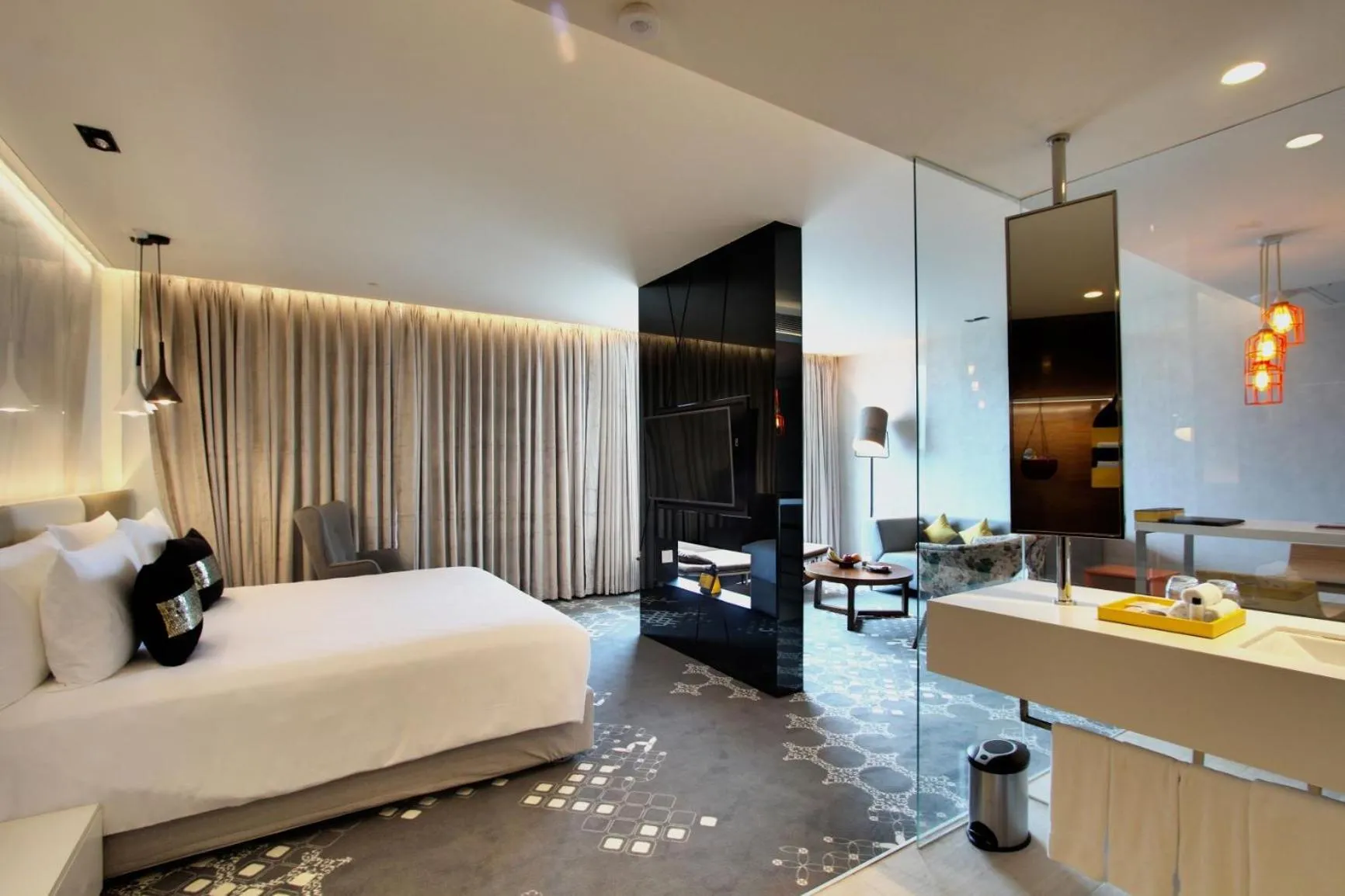 Property building, Bed in Radisson Bengaluru City Center