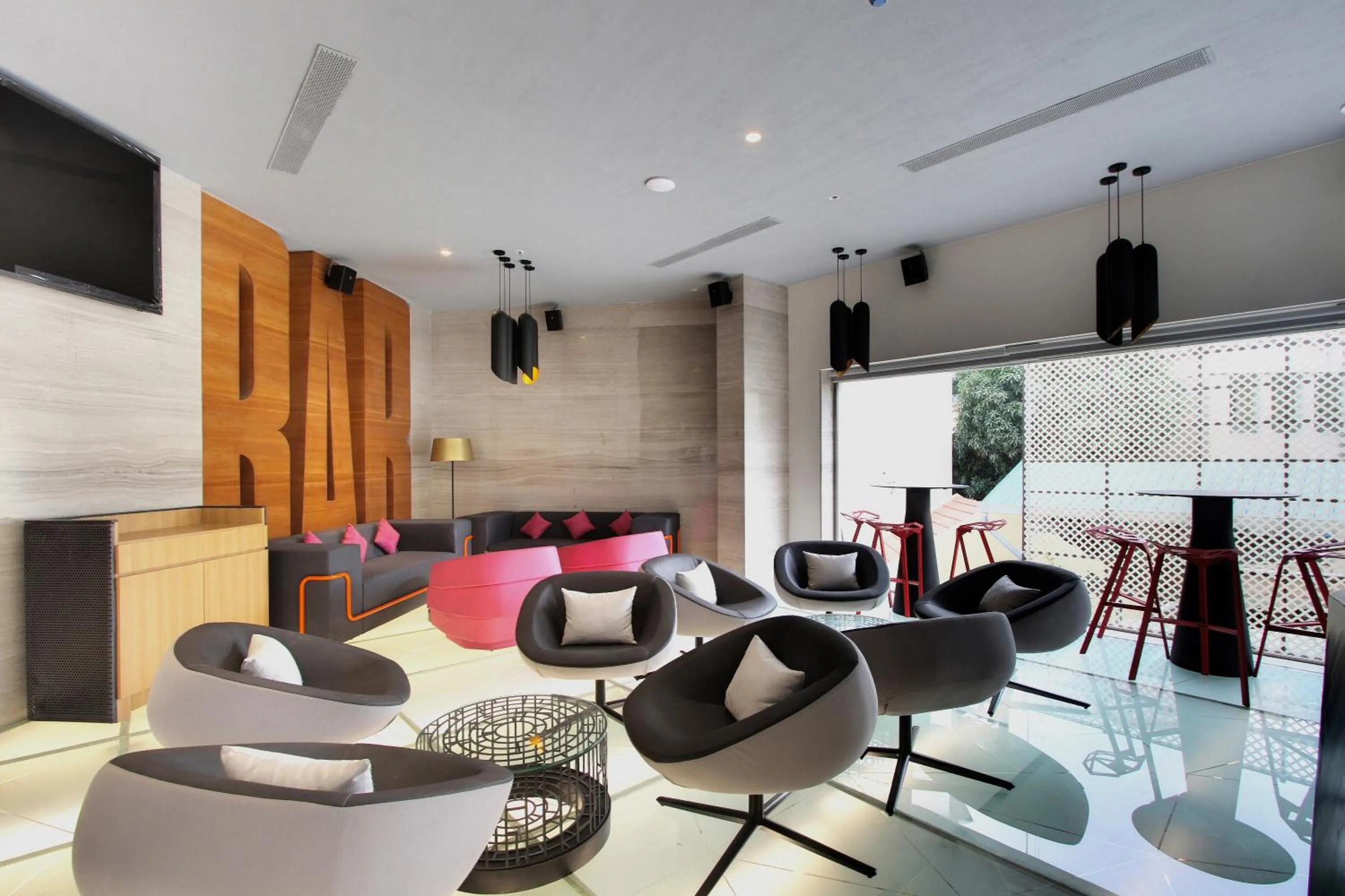 Restaurant/places to eat in Radisson Bengaluru City Center