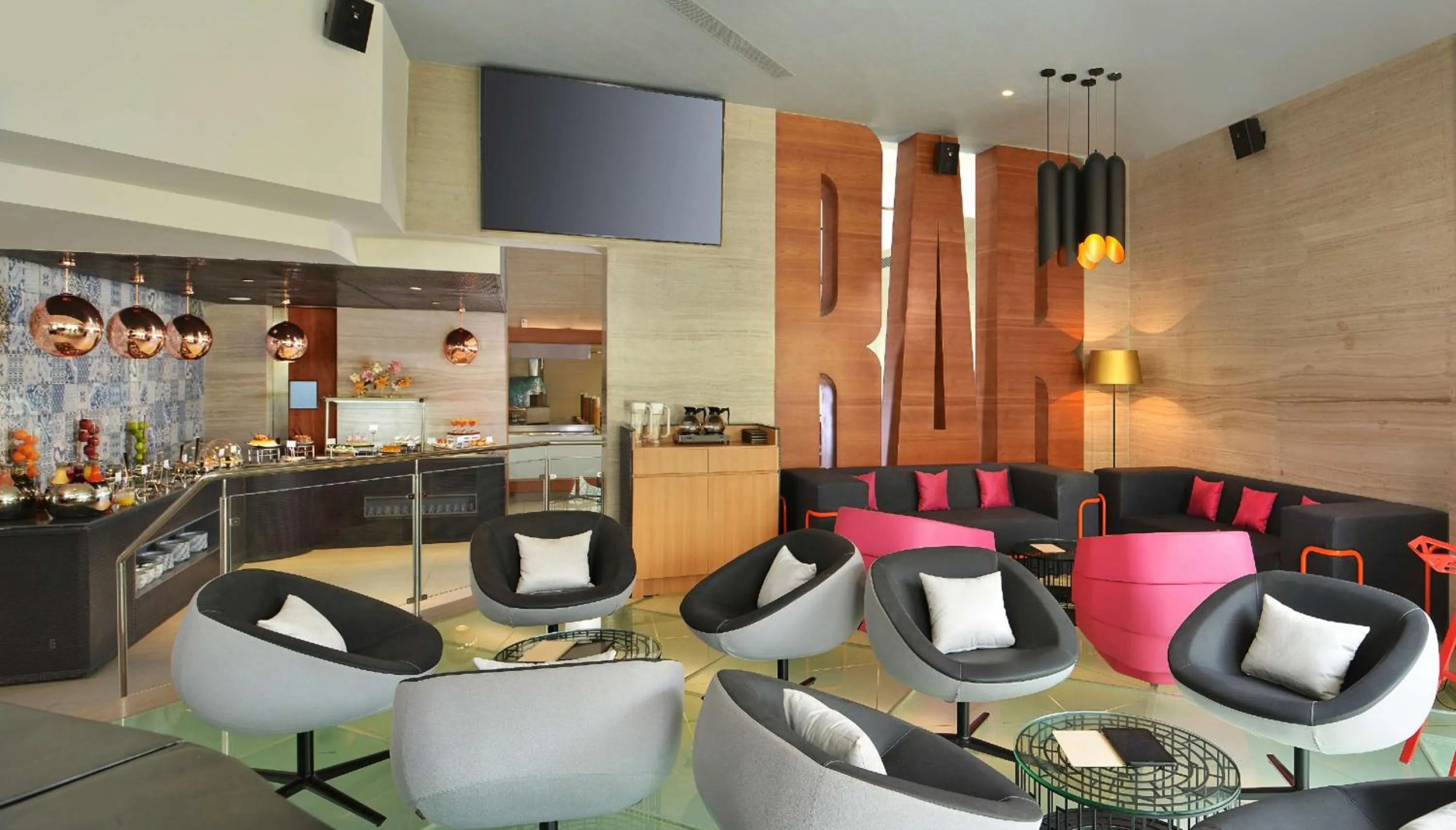 Restaurant/places to eat in Radisson Bengaluru City Center