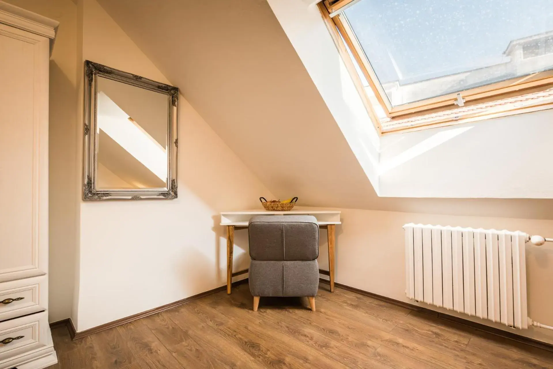 Large Double Room with Shared Bathroom in Apart-Hostel ZERO Large Double Room with Shared Bathroom in Apart-Hostel ZERO