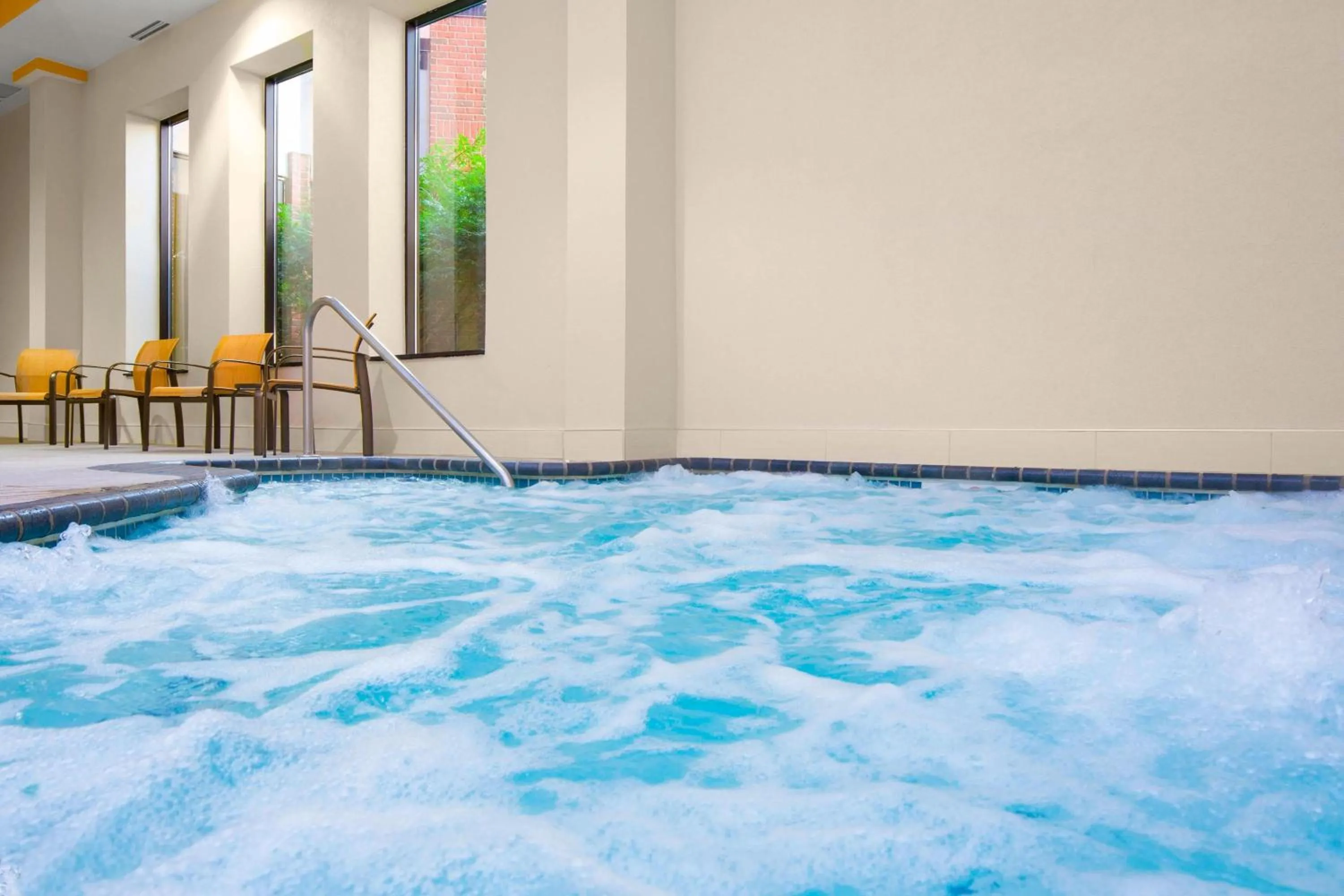 Swimming pool in Courtyard by Marriott St. Cloud