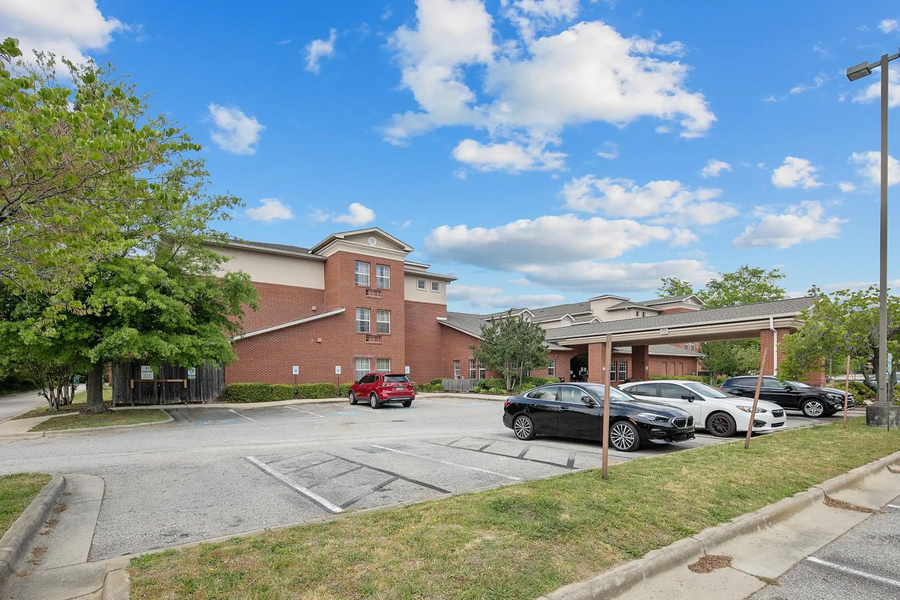 Parking in The Landmark Inn Parking in The Landmark Inn