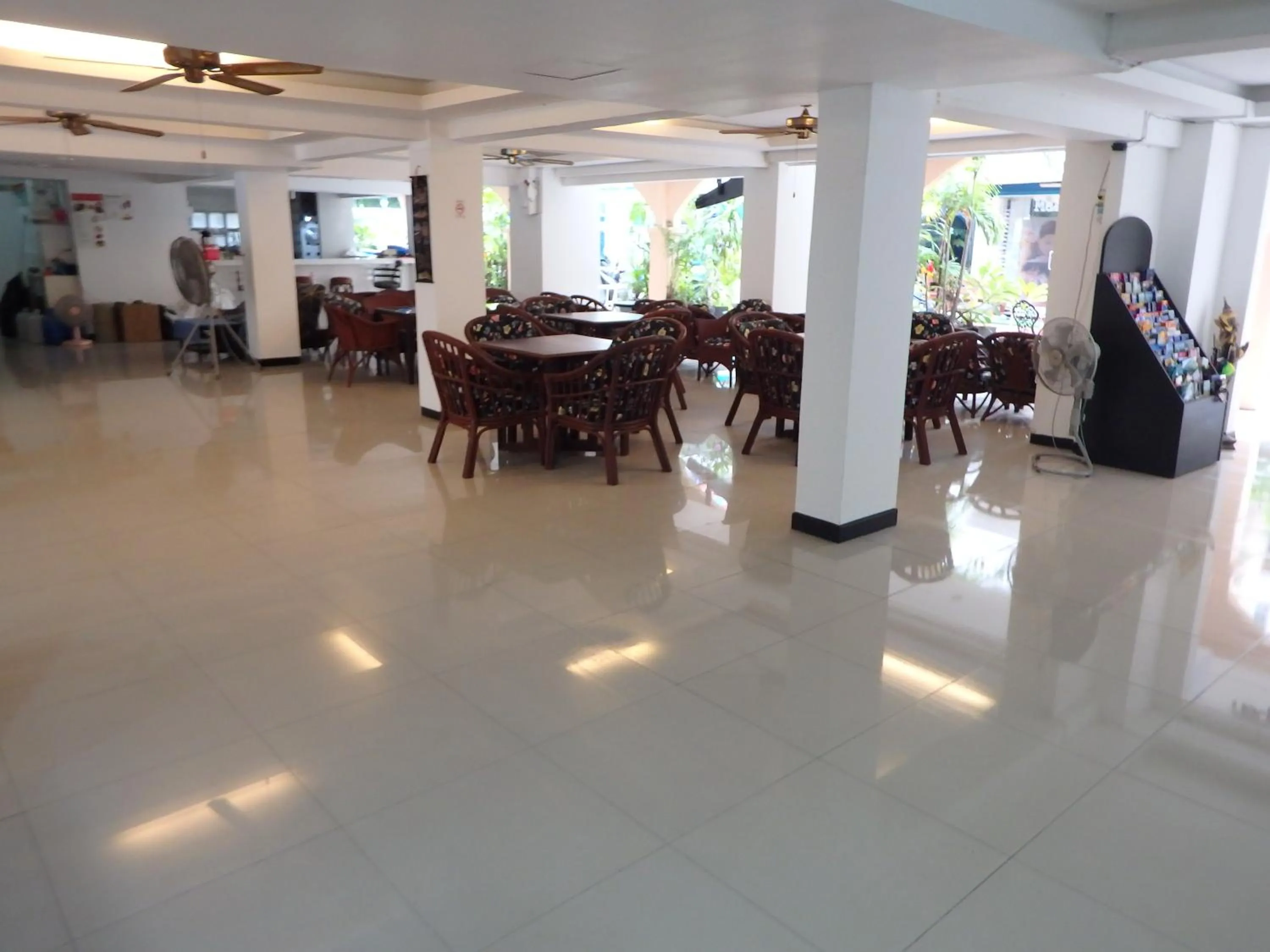 Restaurant/places to eat in Boomerang Inn