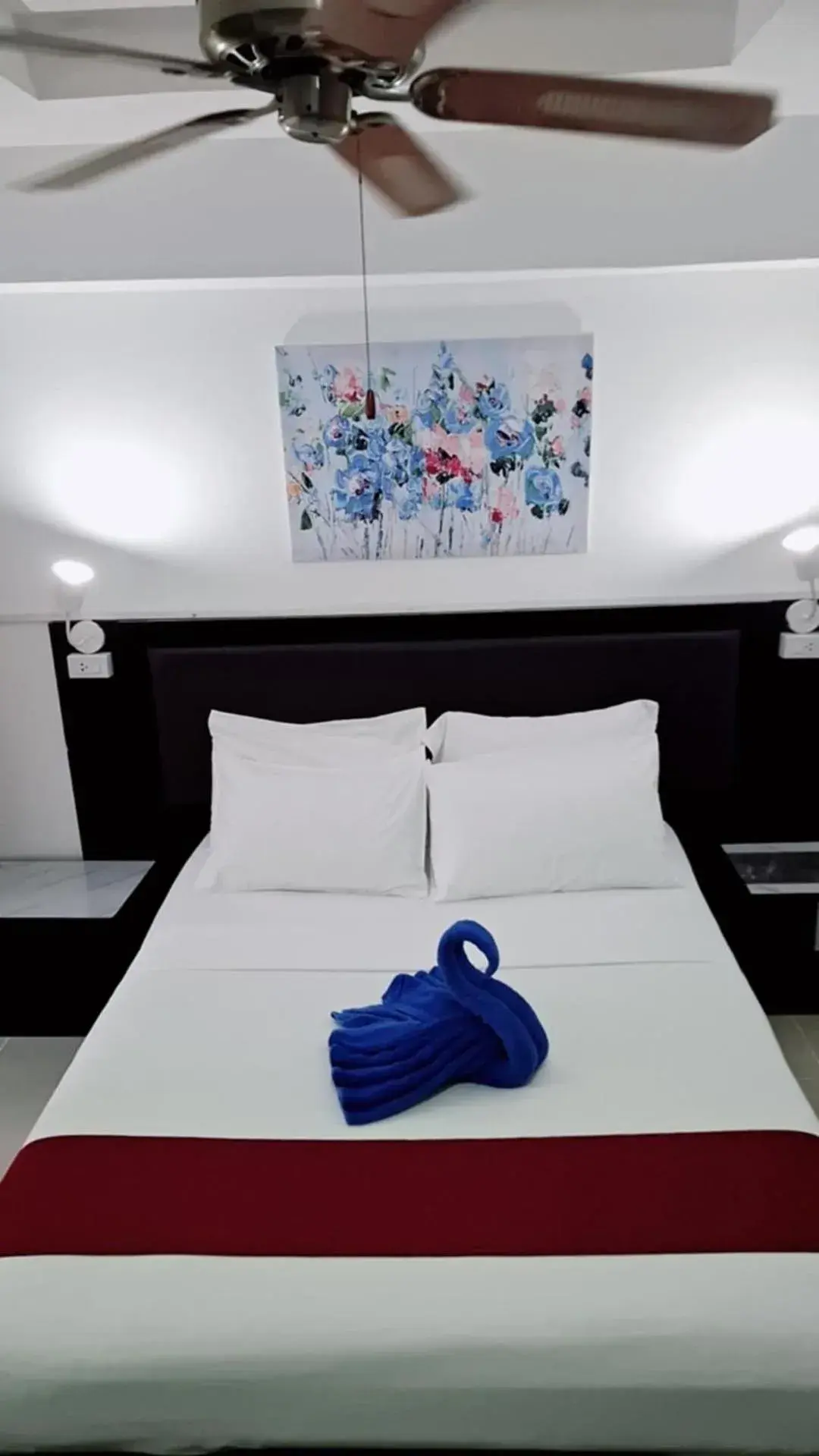 Bedroom, Bed in Boomerang Inn Bedroom, Bed in Boomerang Inn