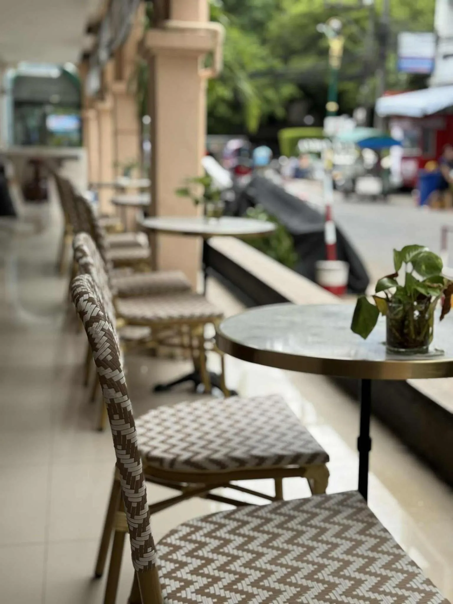 Seating area in Boomerang Inn
