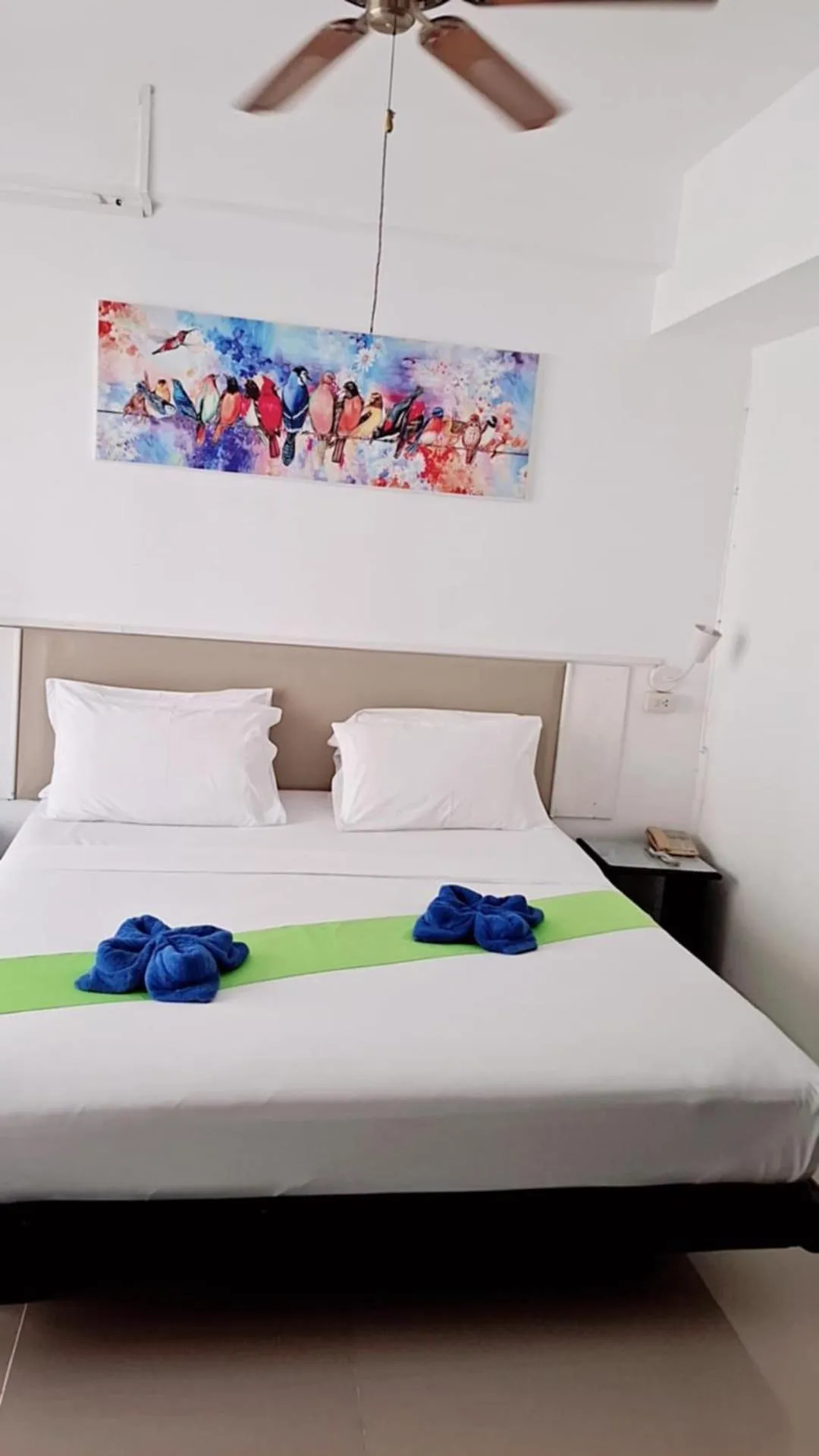 Bedroom, Bed in Boomerang Inn