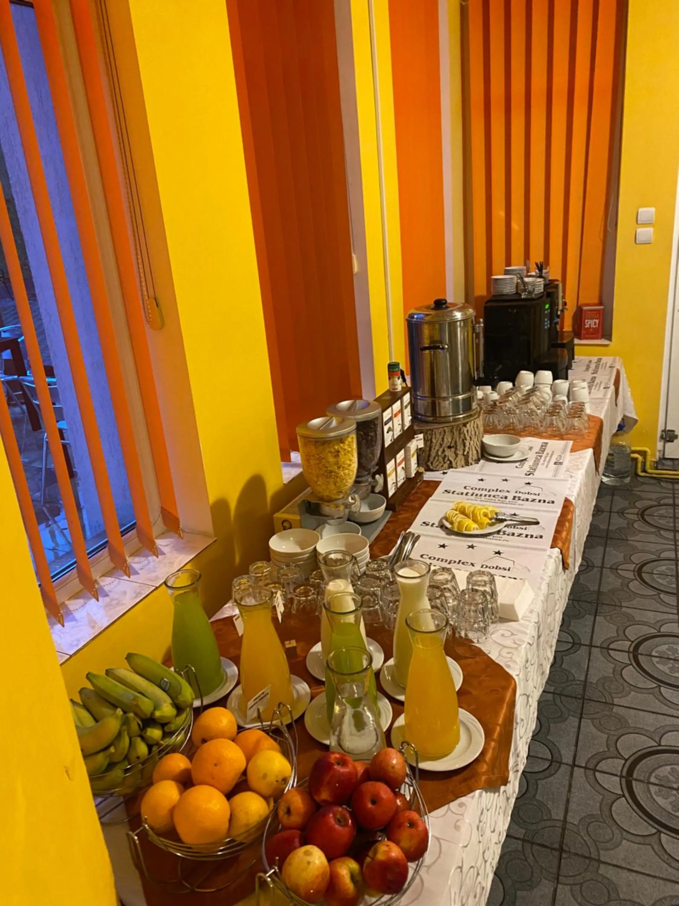 Buffet breakfast in Hotel Dobsi