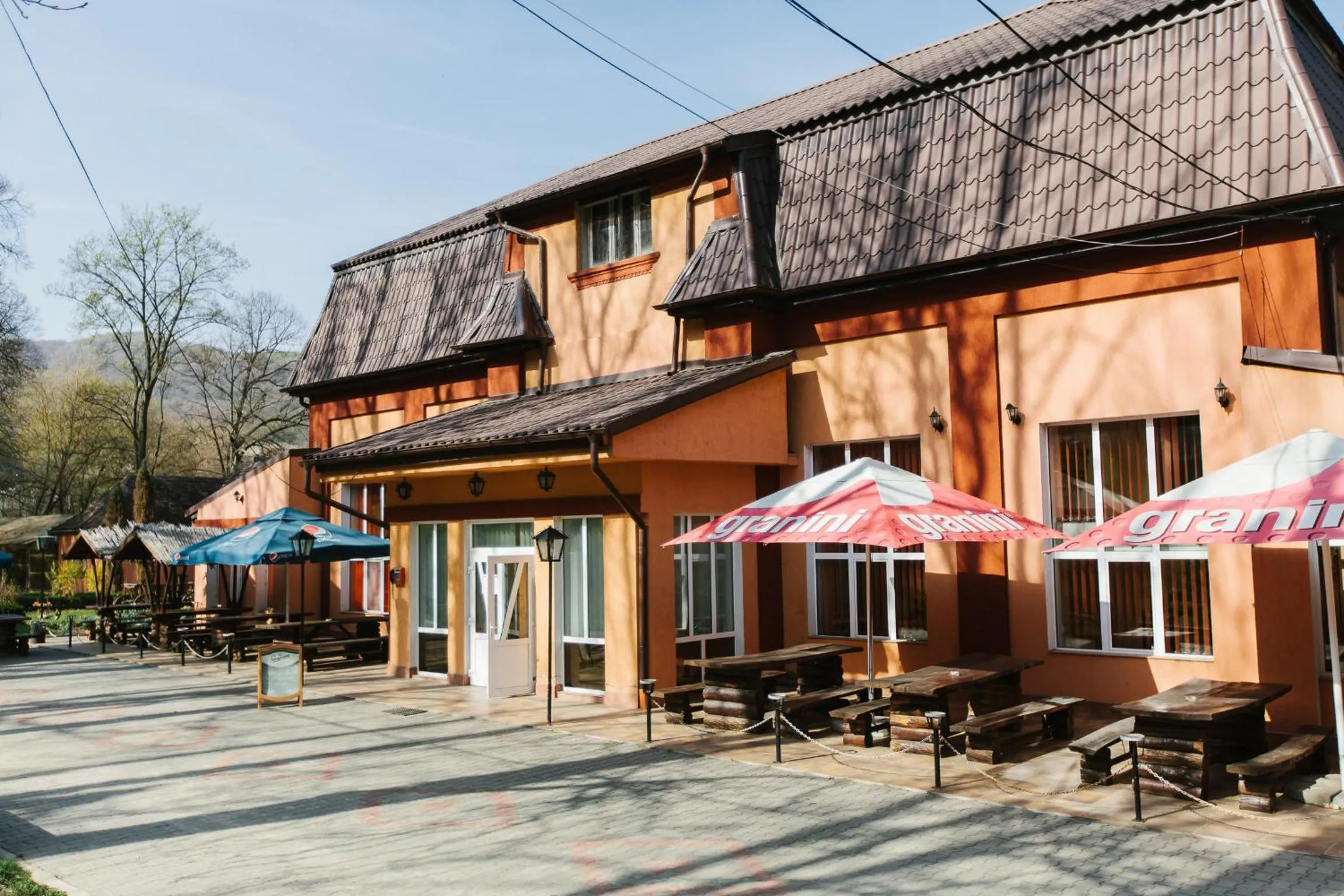Restaurant/places to eat in Hotel Dobsi