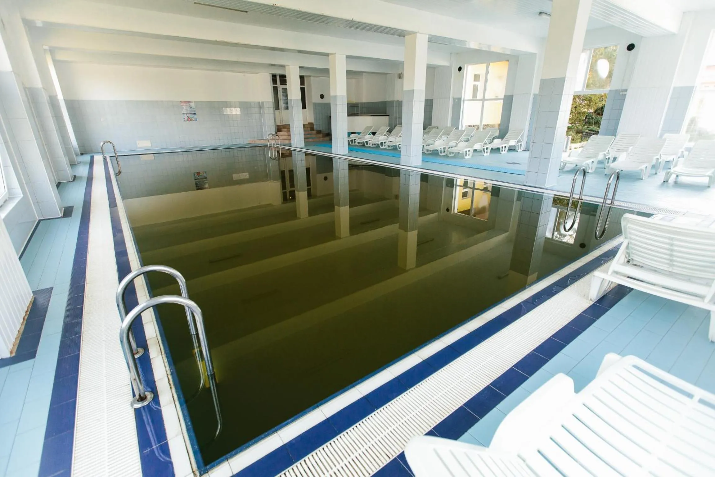 Swimming pool in Hotel Dobsi