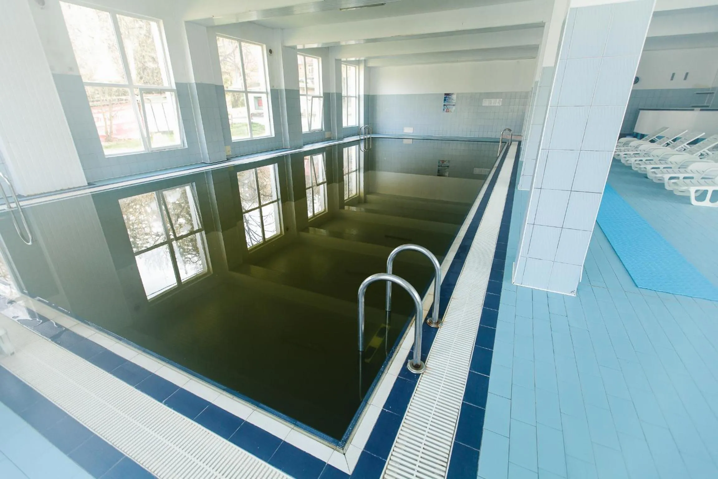 Swimming pool in Hotel Dobsi