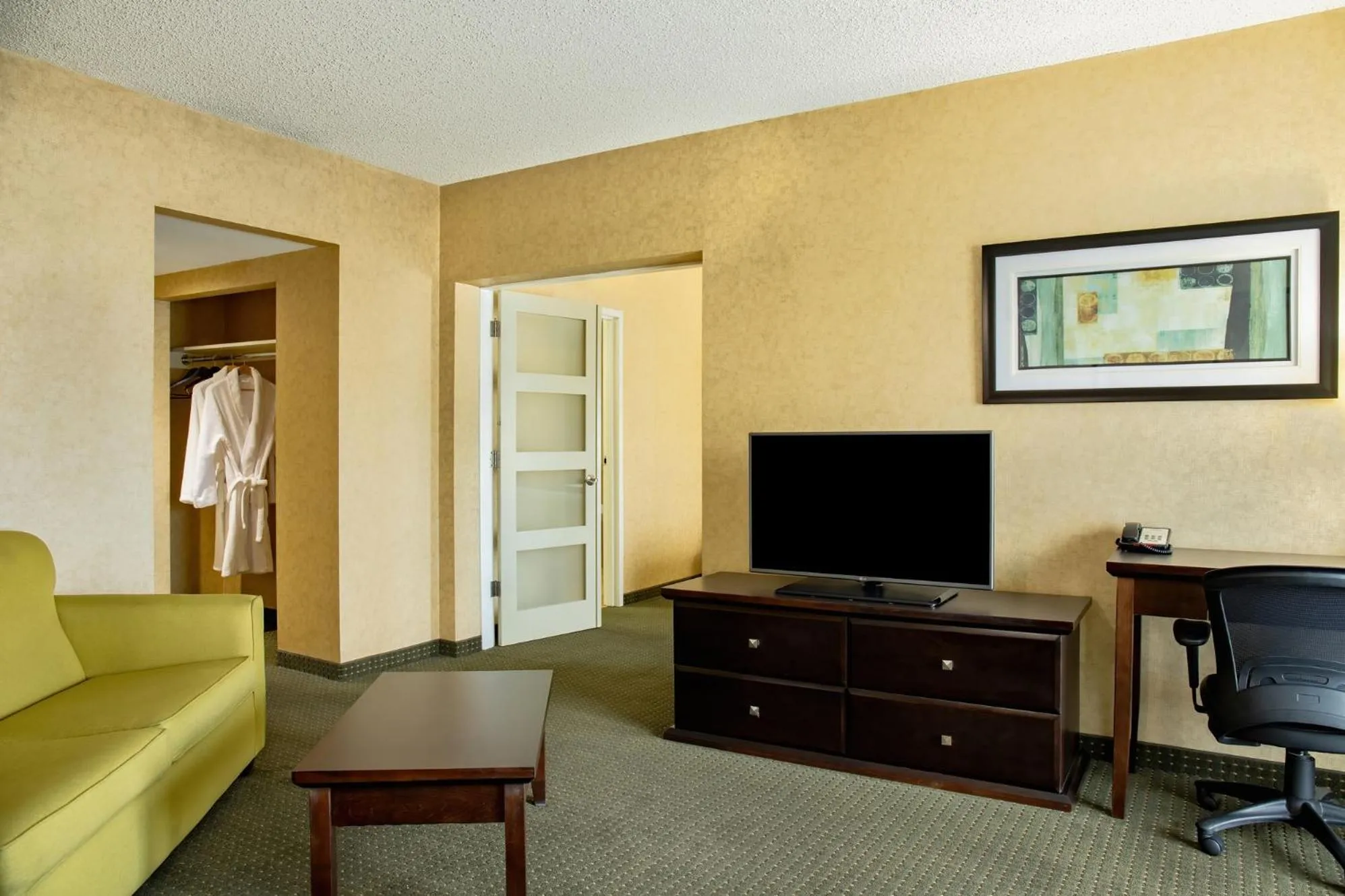 Photo of the whole room in Days Inn by Wyndham Cranbrook Conference Centre