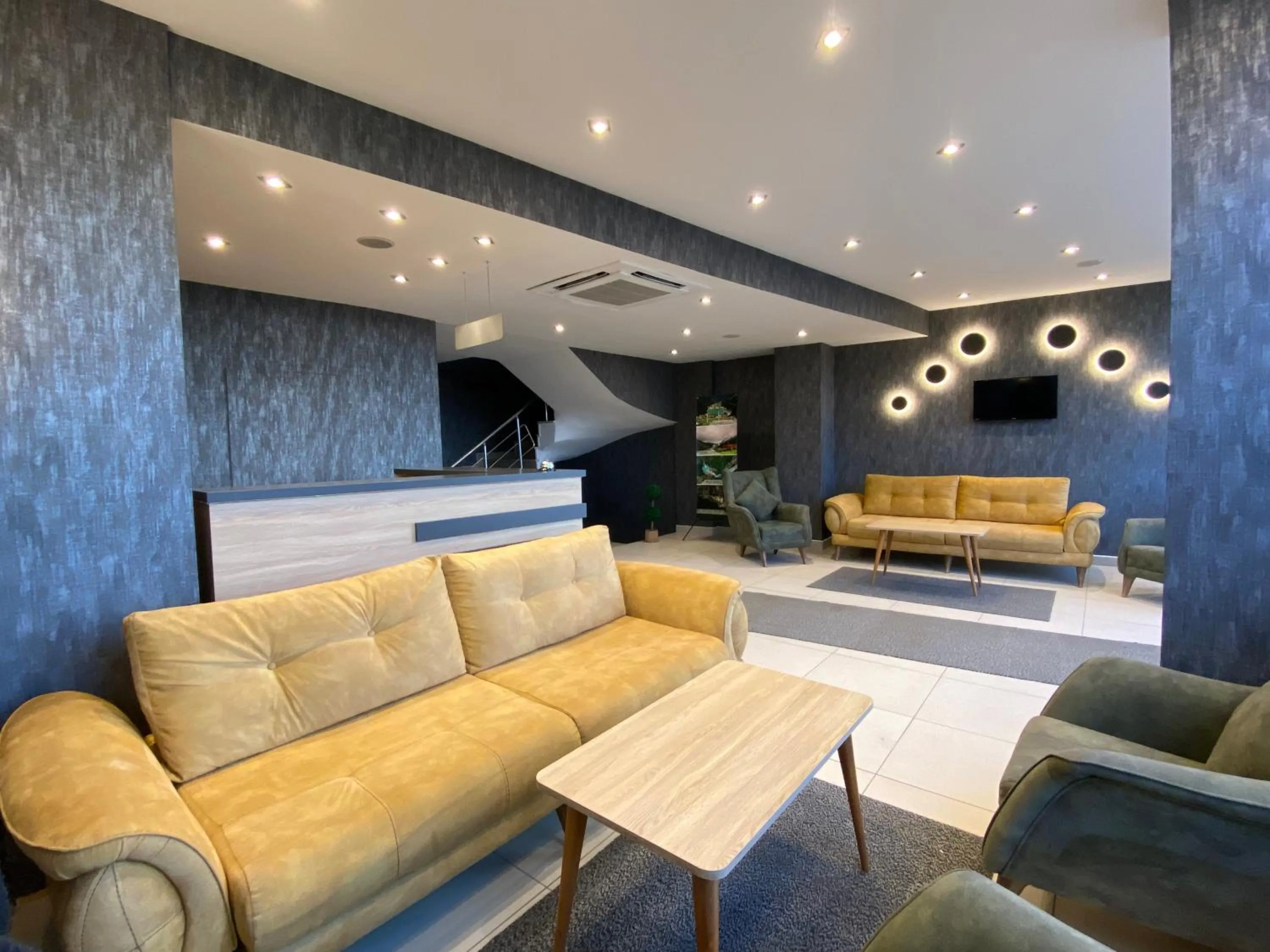 Lobby or reception in The ALARGA