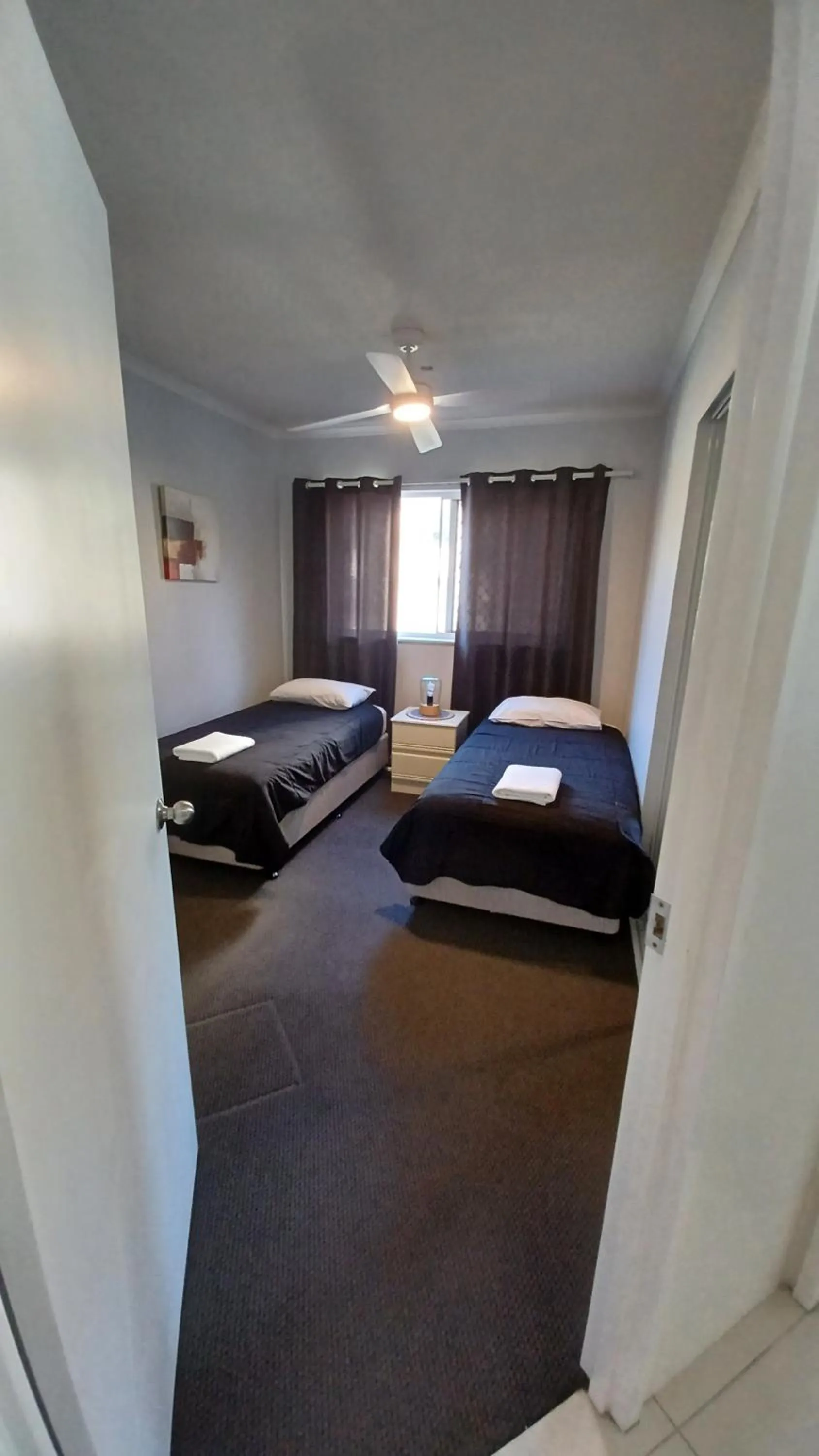 Bedroom, Bed in Blue Waters Apartments