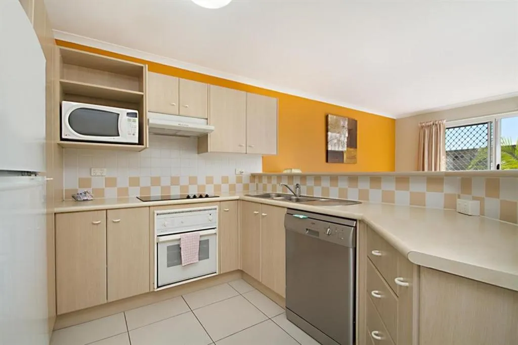 Kitchen or kitchenette in Blue Waters Apartments