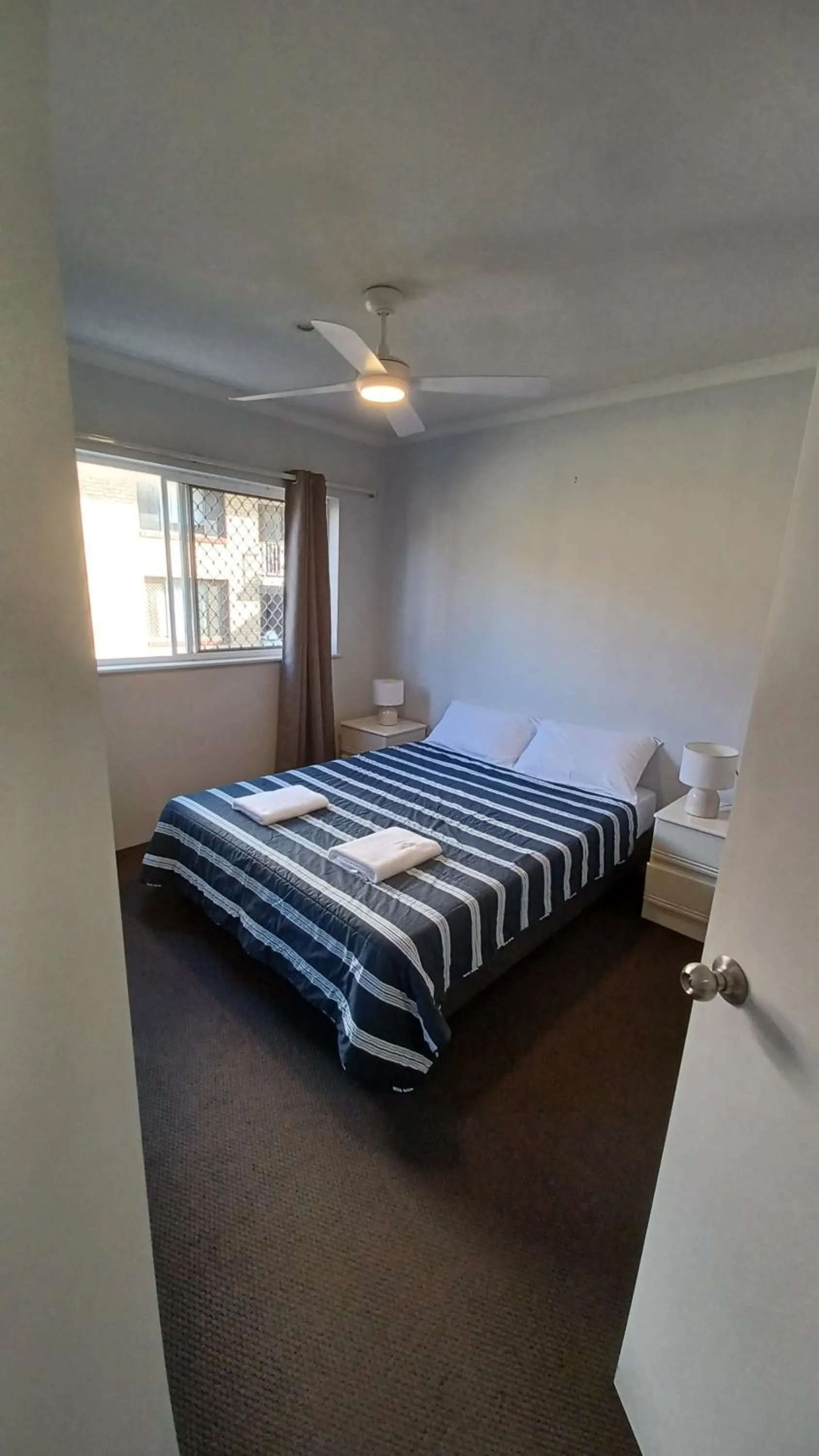 Bedroom, Bed in Blue Waters Apartments