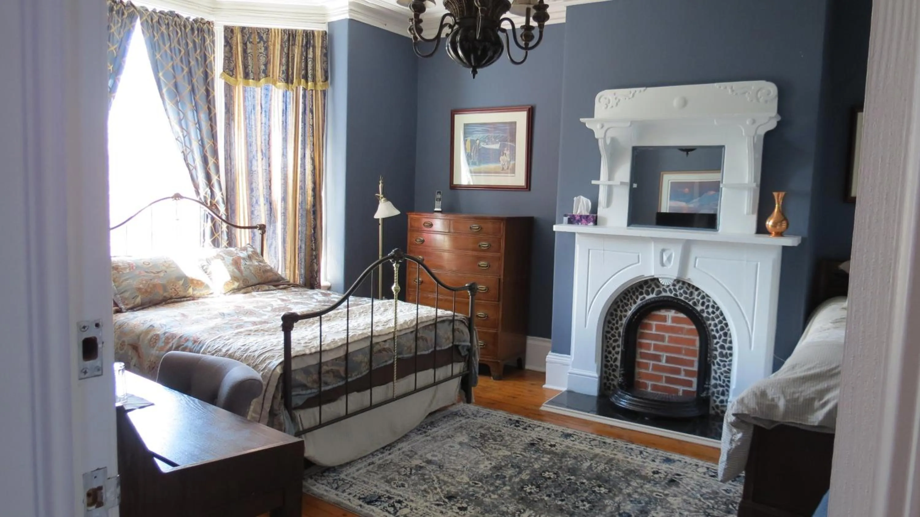 Bed in The Roses Heritage Inn