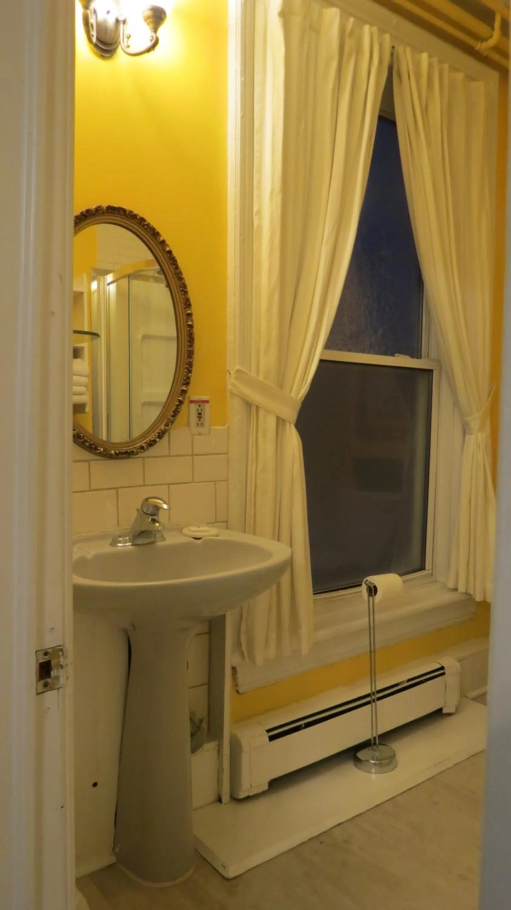 The Roses Heritage Inn