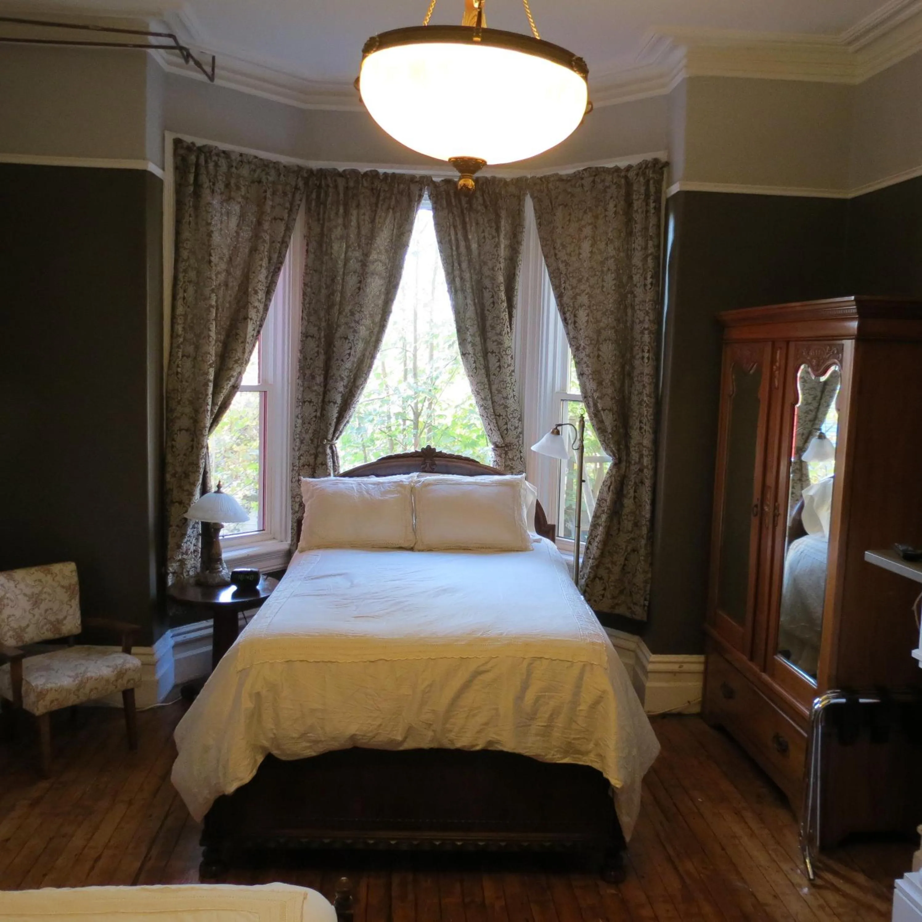 Bed in The Roses Heritage Inn