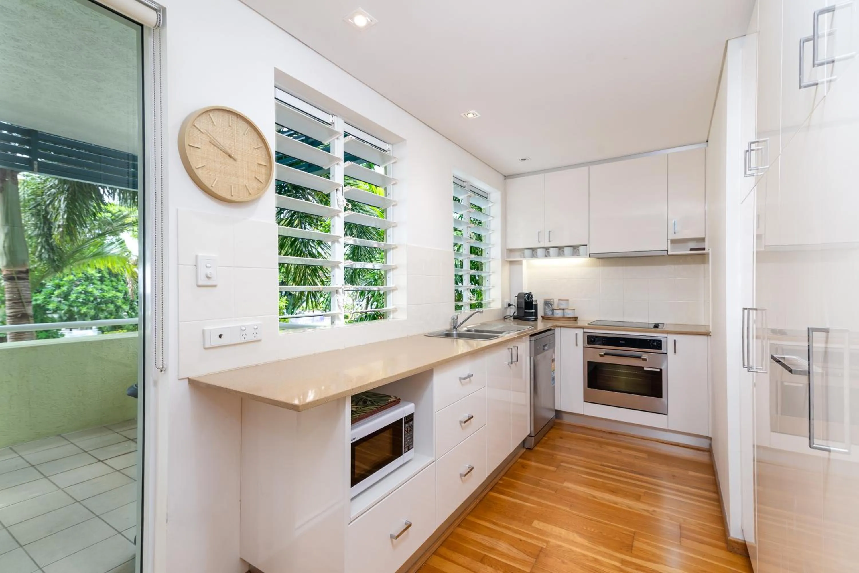 Kitchen or kitchenette in Verandahs Boutique Apartments