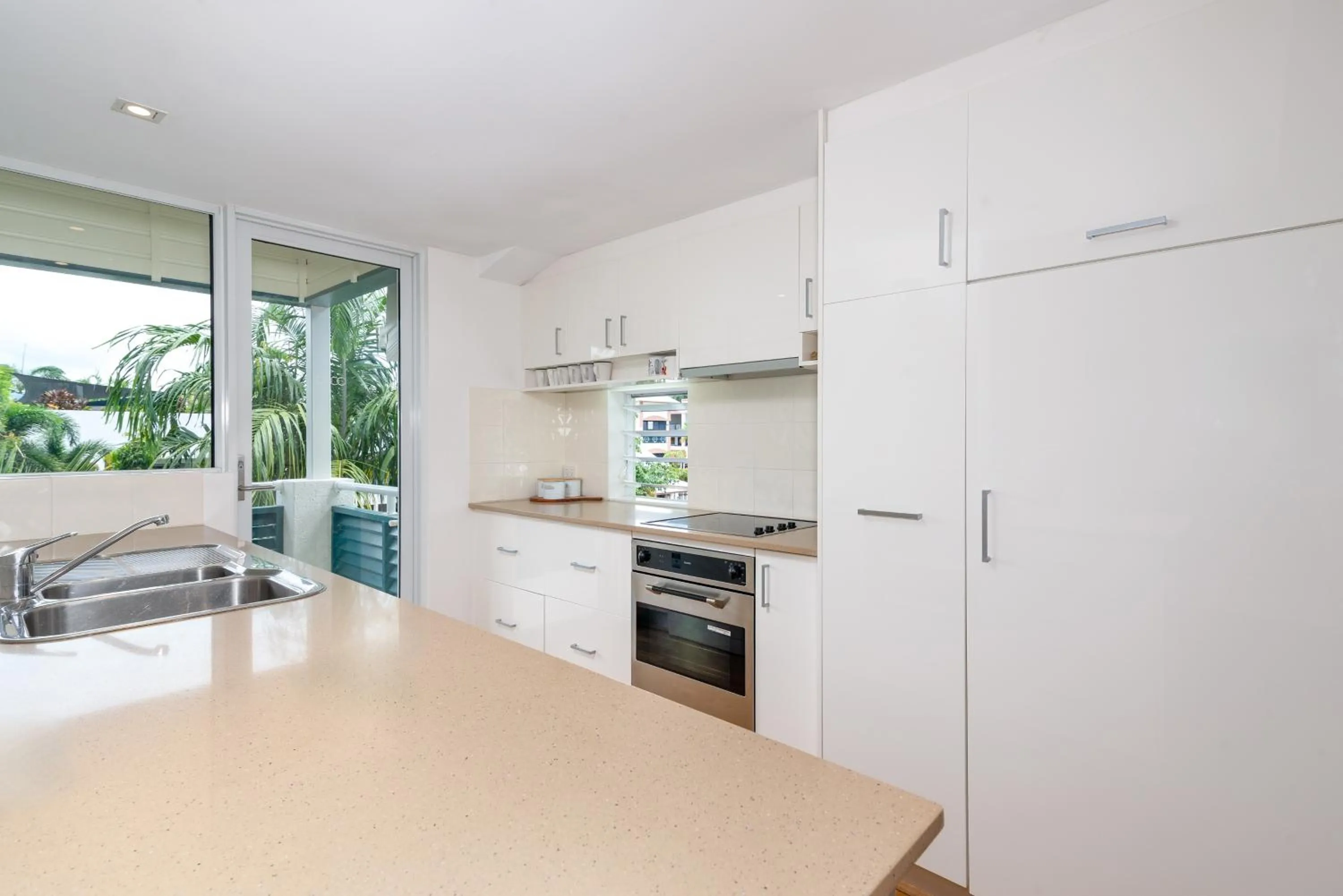 Kitchen or kitchenette in Verandahs Boutique Apartments