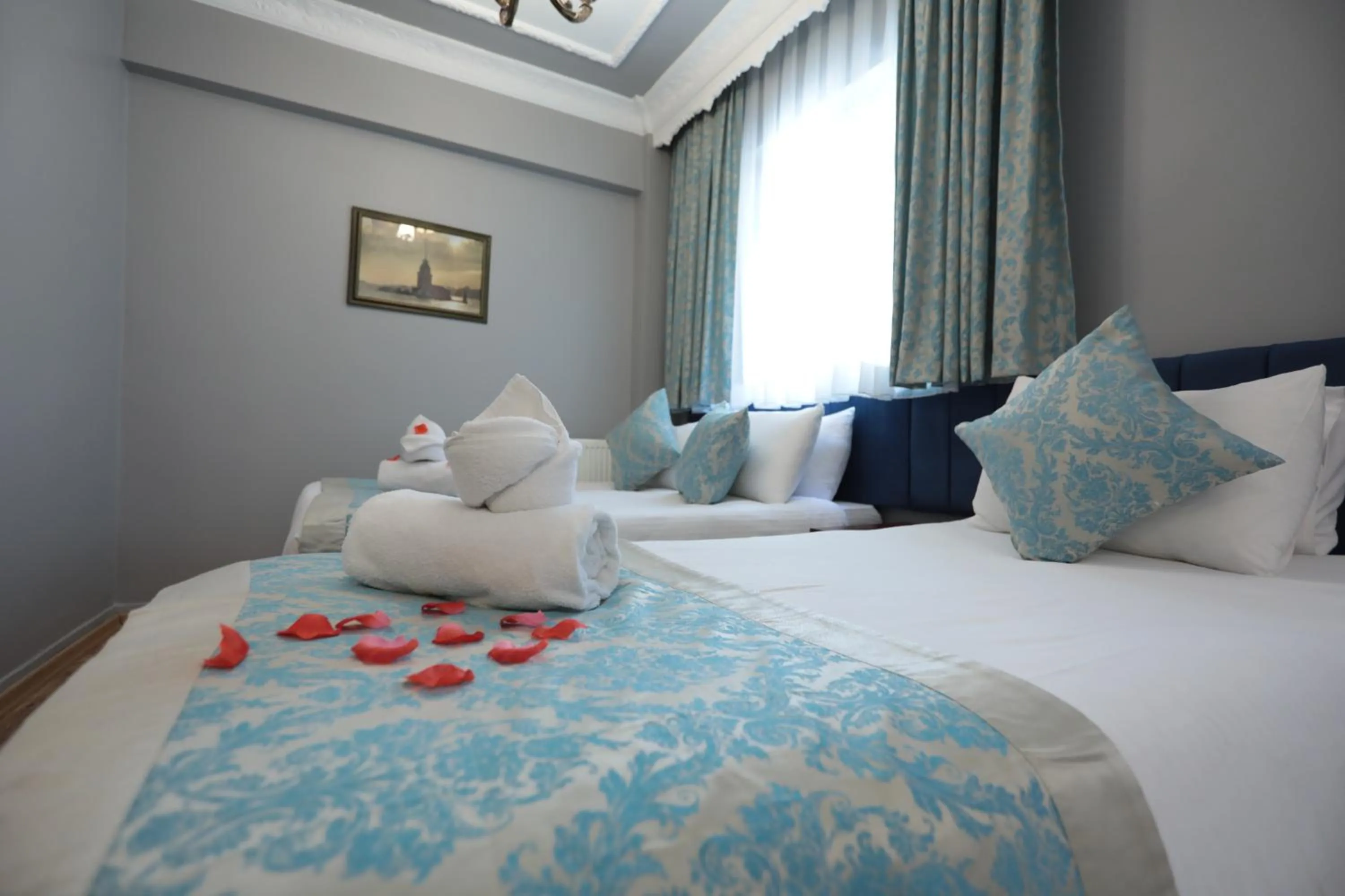 Bed in White Pearl Apart Hotel