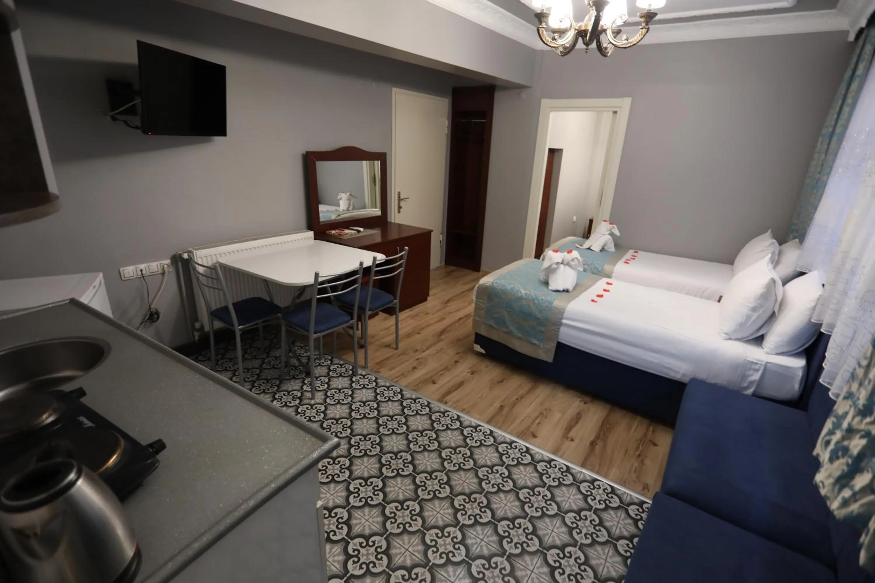 Photo of the whole room, Bed in White Pearl Apart Hotel