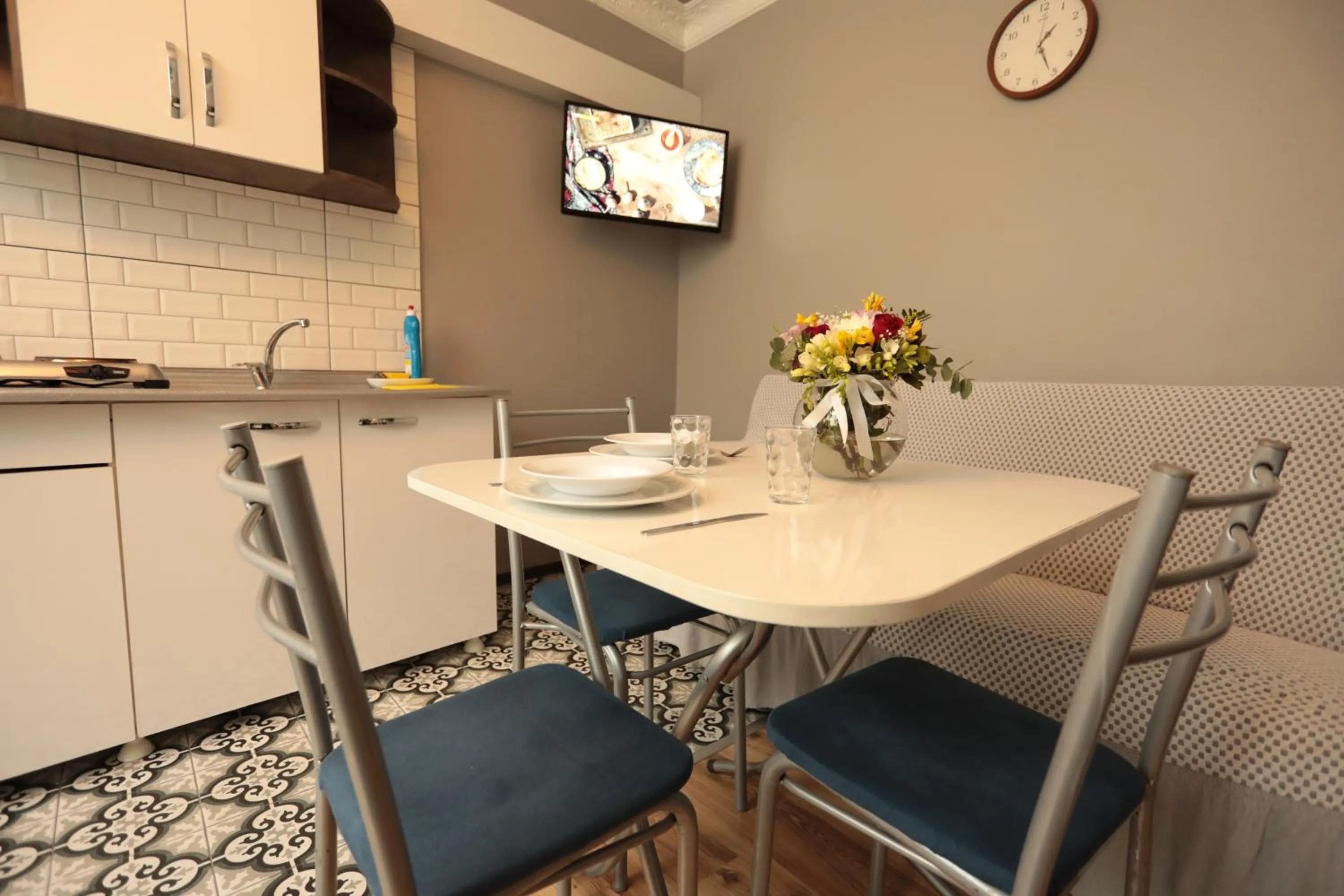 Seating area in White Pearl Apart Hotel