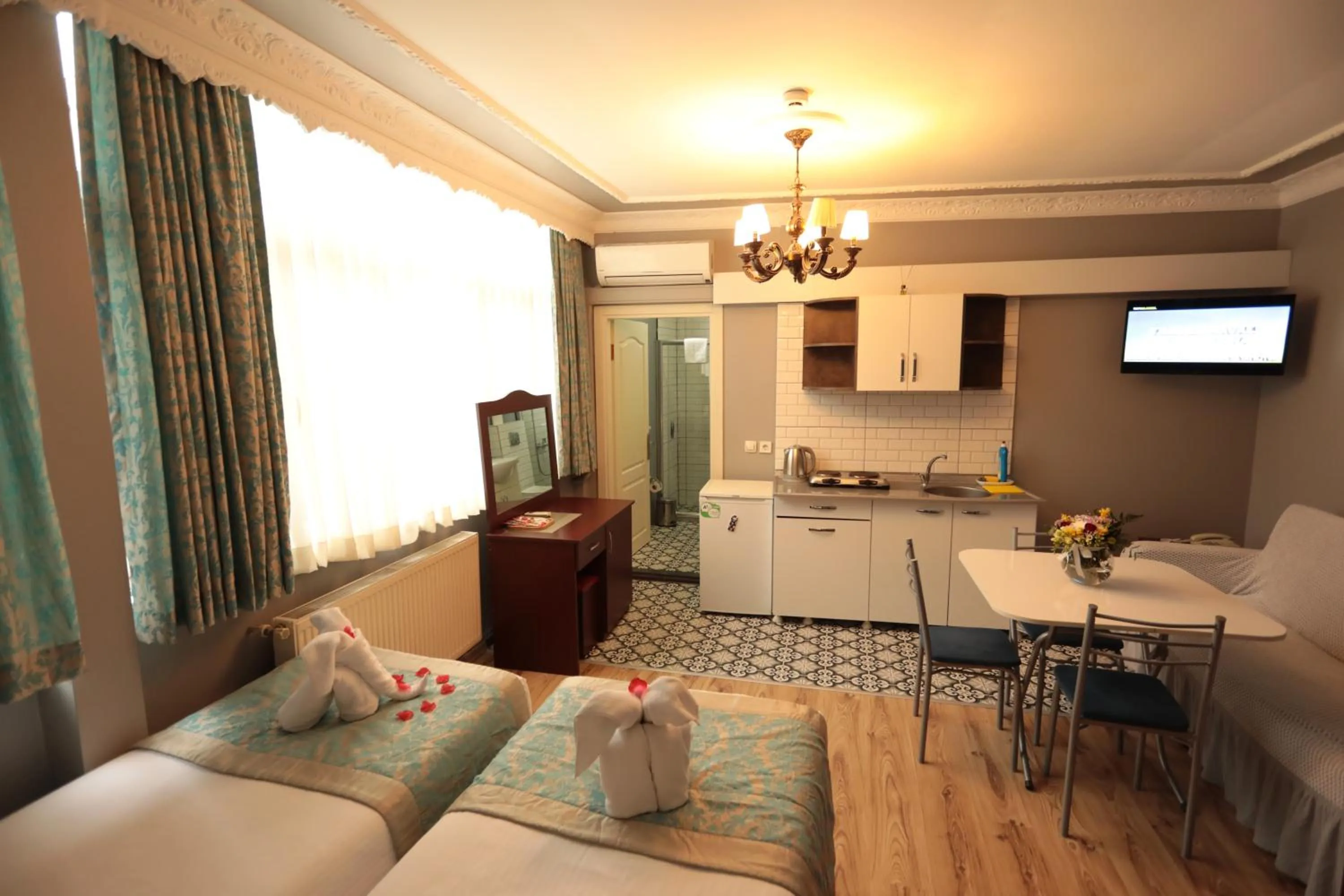 kitchen in White Pearl Apart Hotel