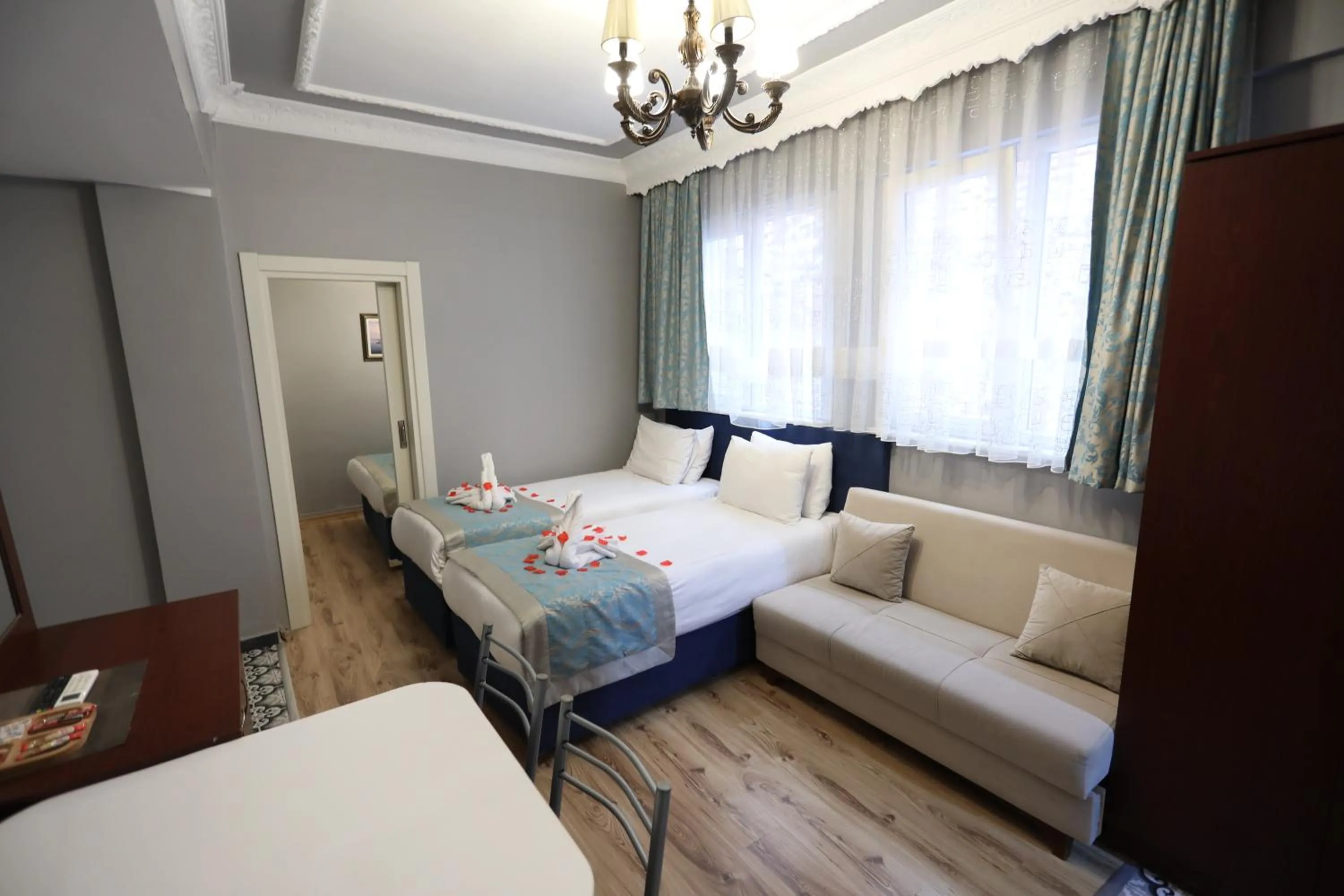 Photo of the whole room, Bed in White Pearl Apart Hotel