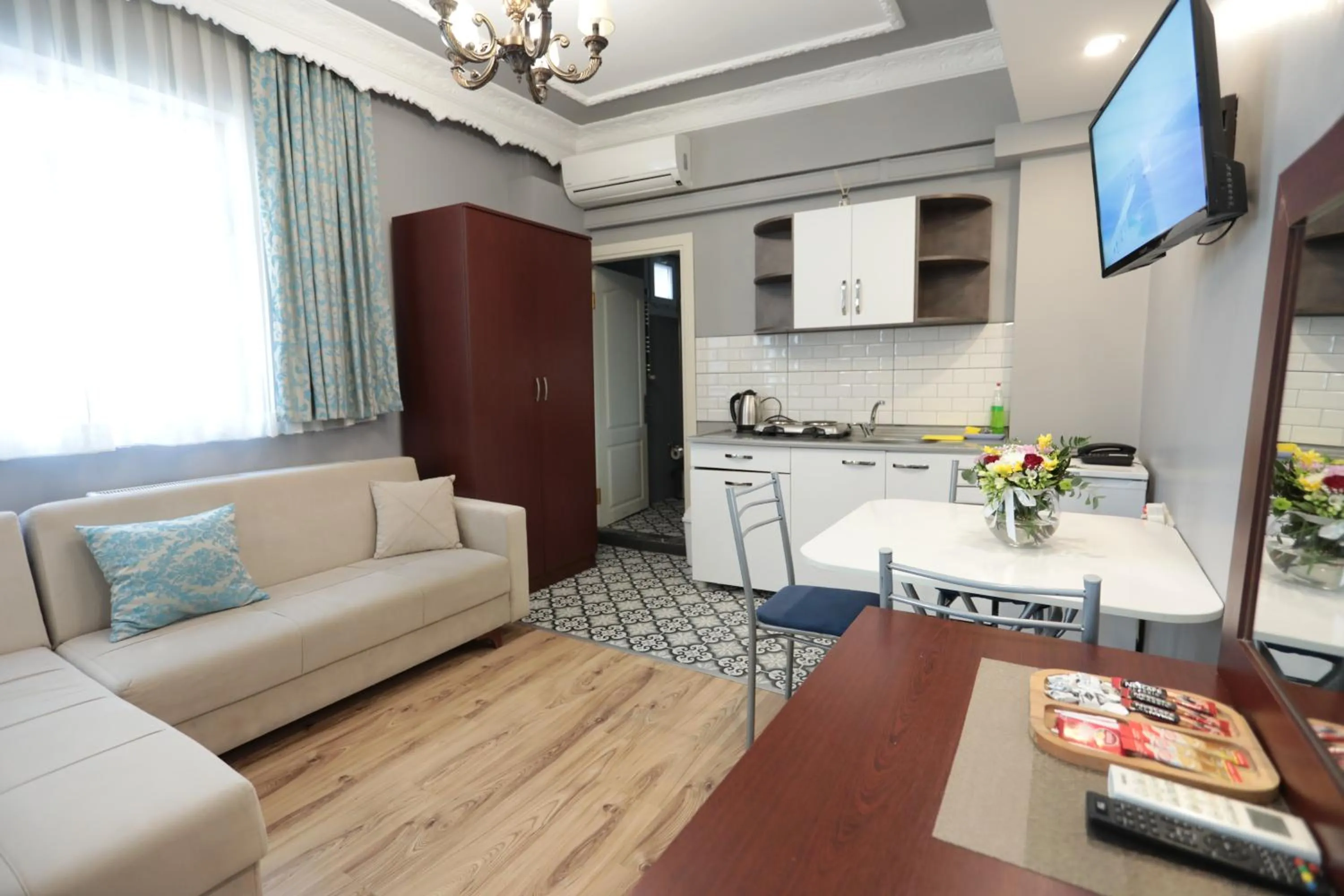 Kitchen or kitchenette in White Pearl Apart Hotel
