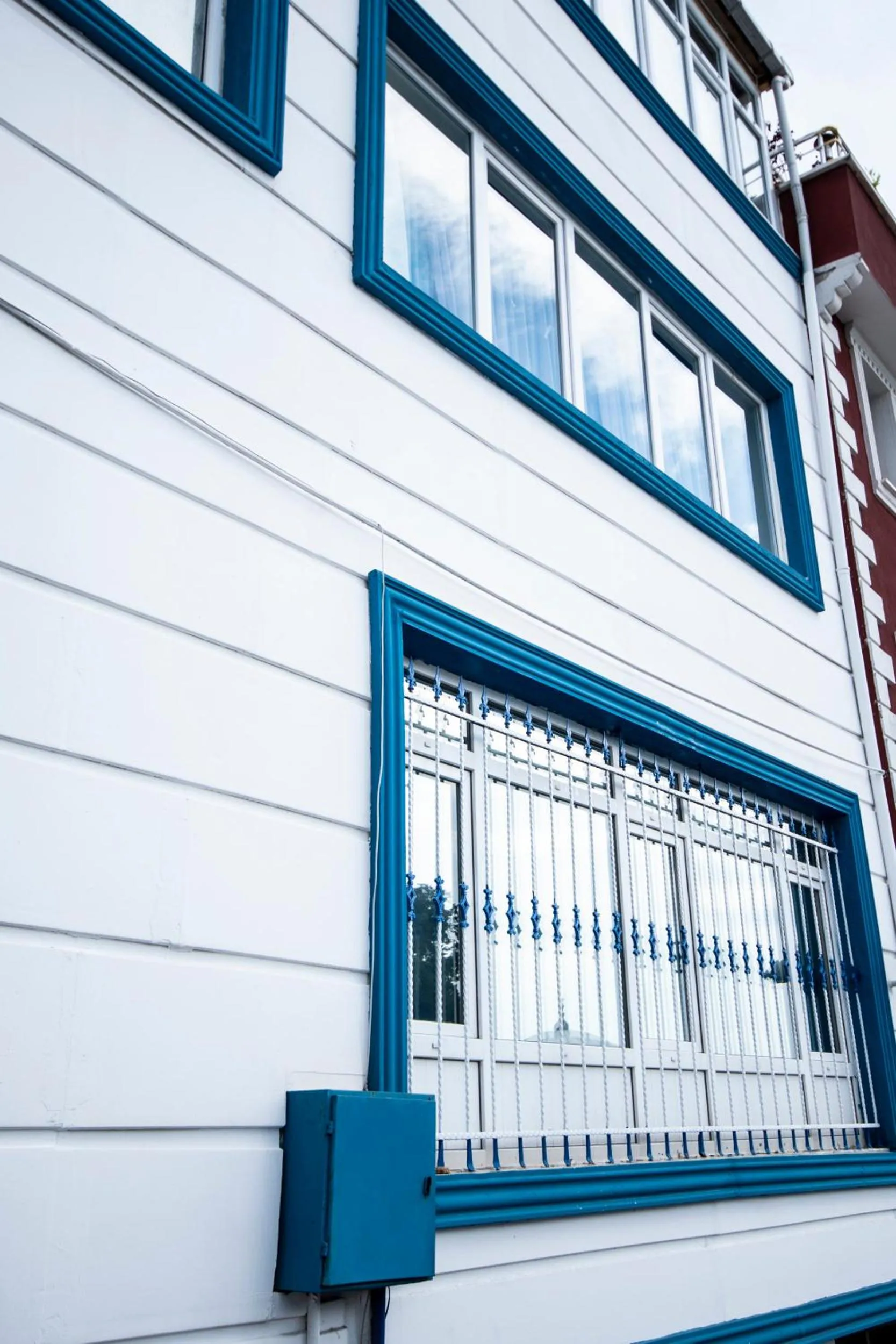 Facade/entrance in White Pearl Apart Hotel