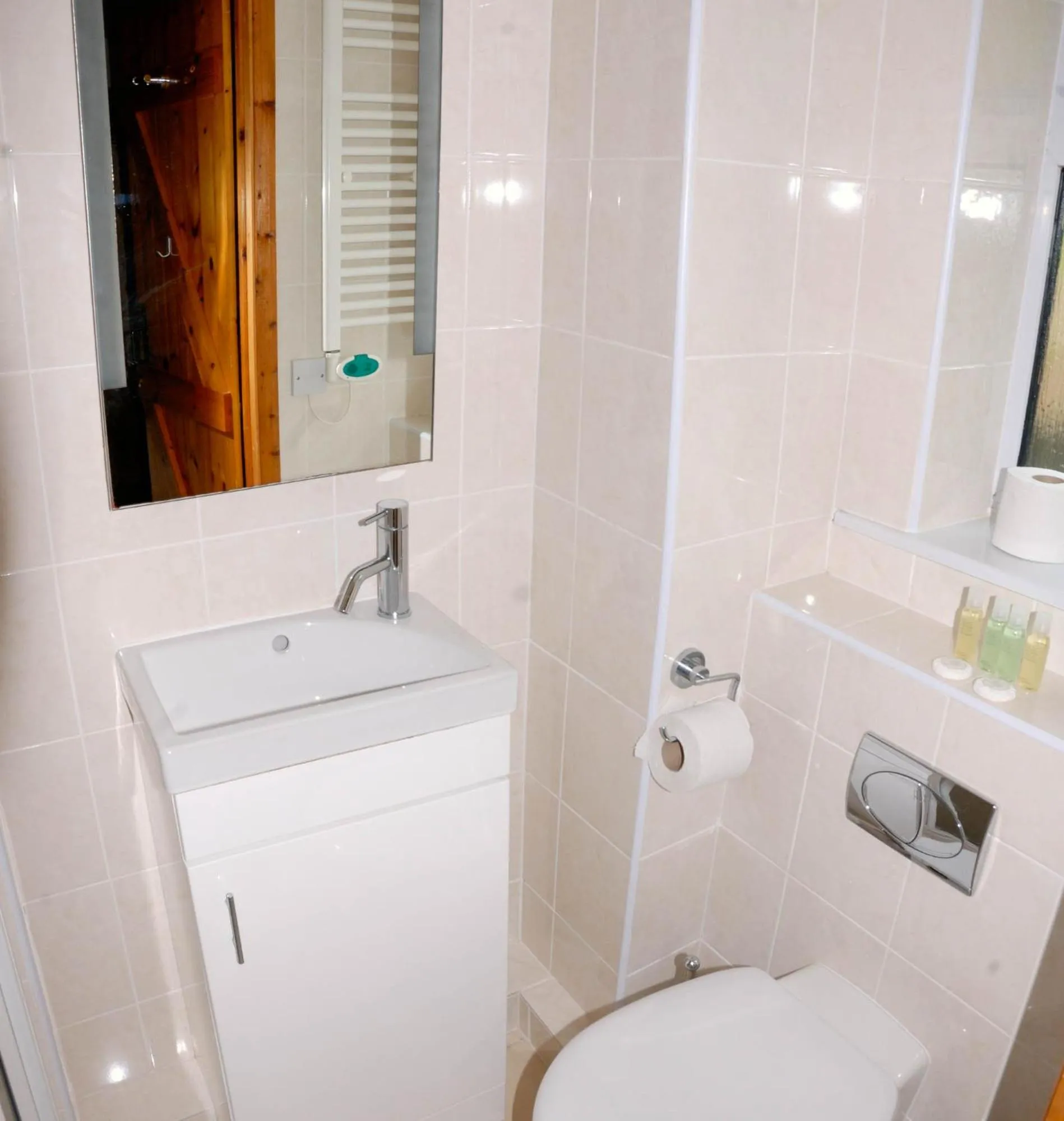 Bathroom in Greyfield Farm Cottages