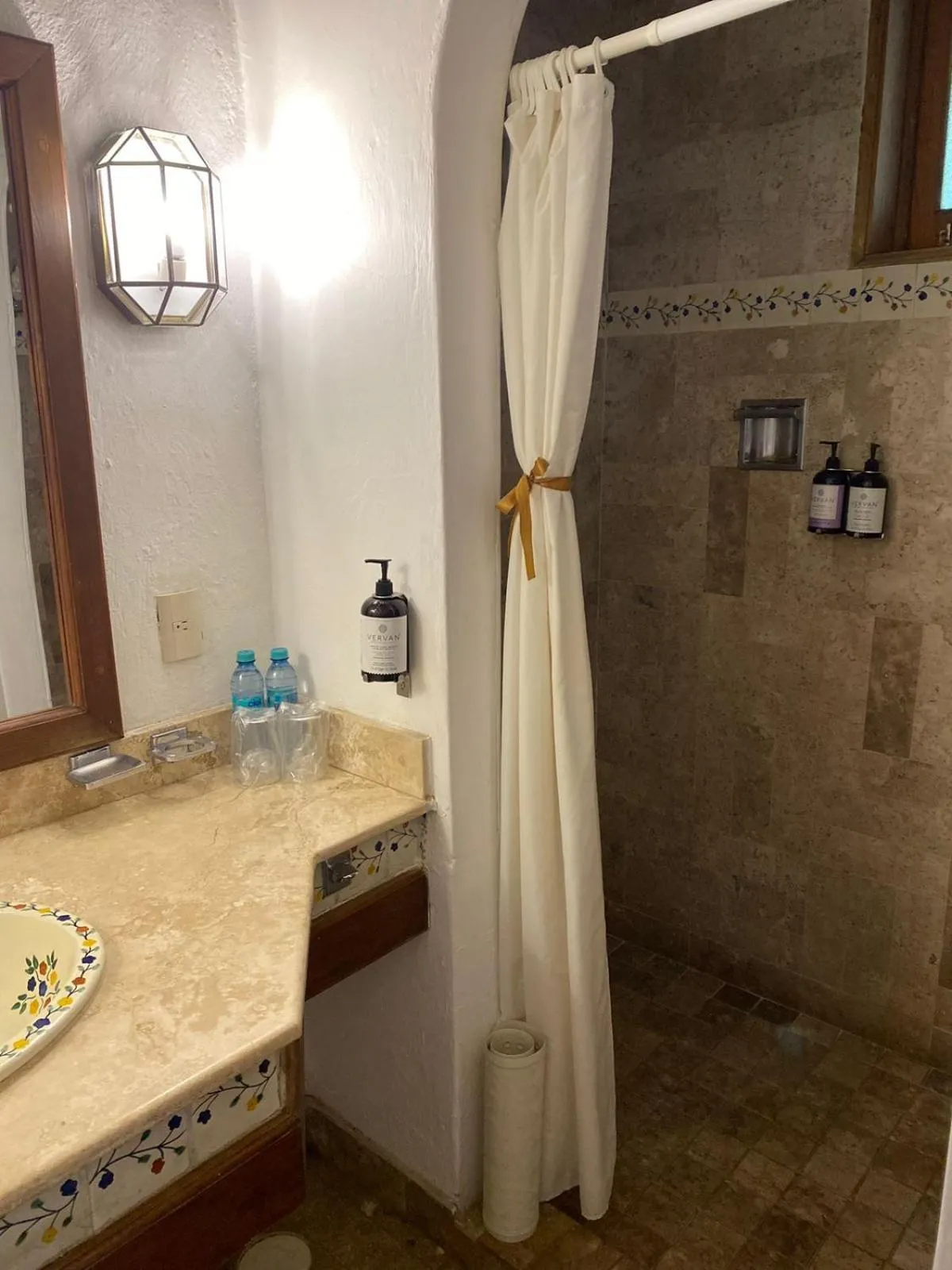 Shower in Tapalpa Country Club Hotel