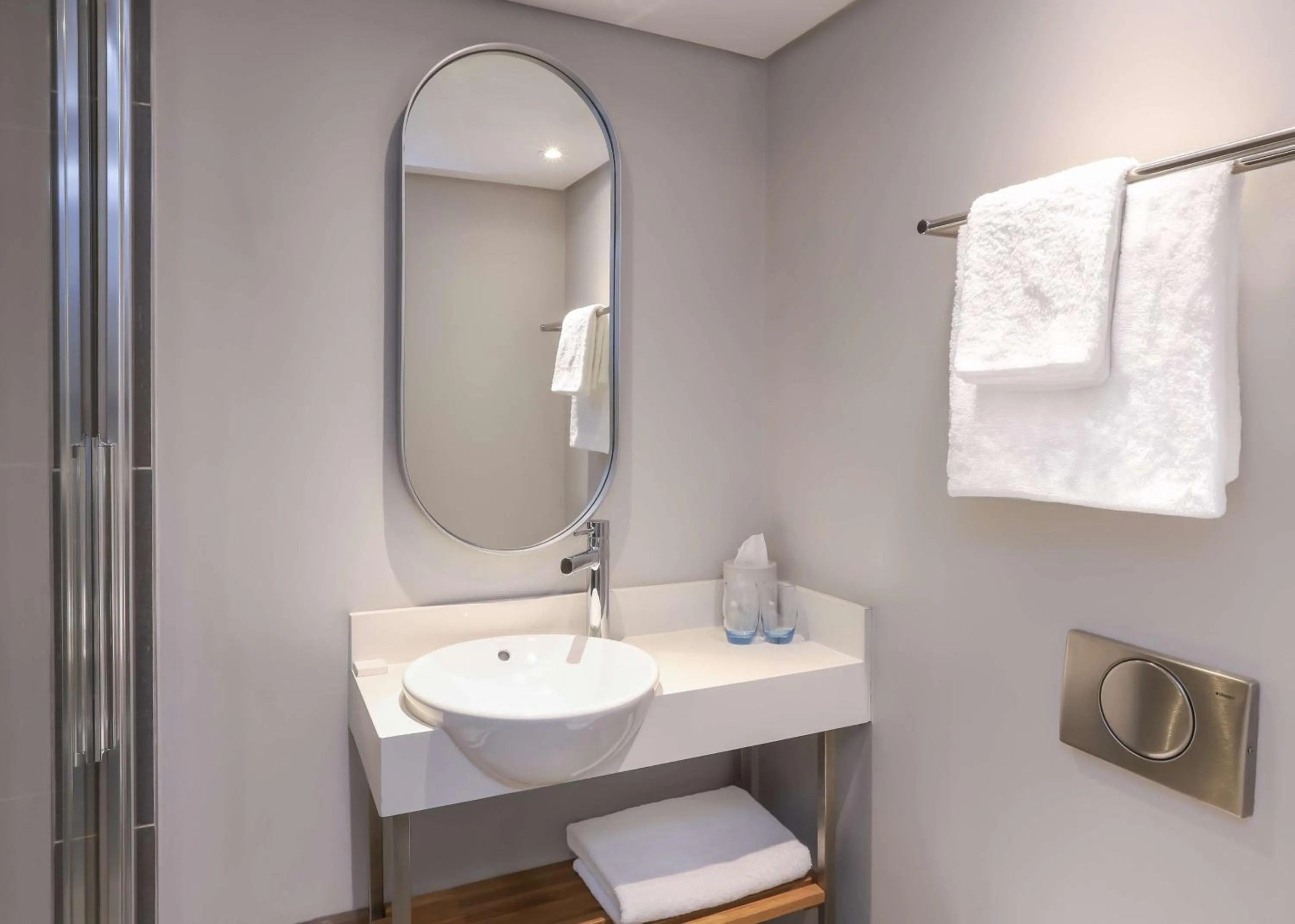 Bathroom in StayEasy Cape Town City Bowl